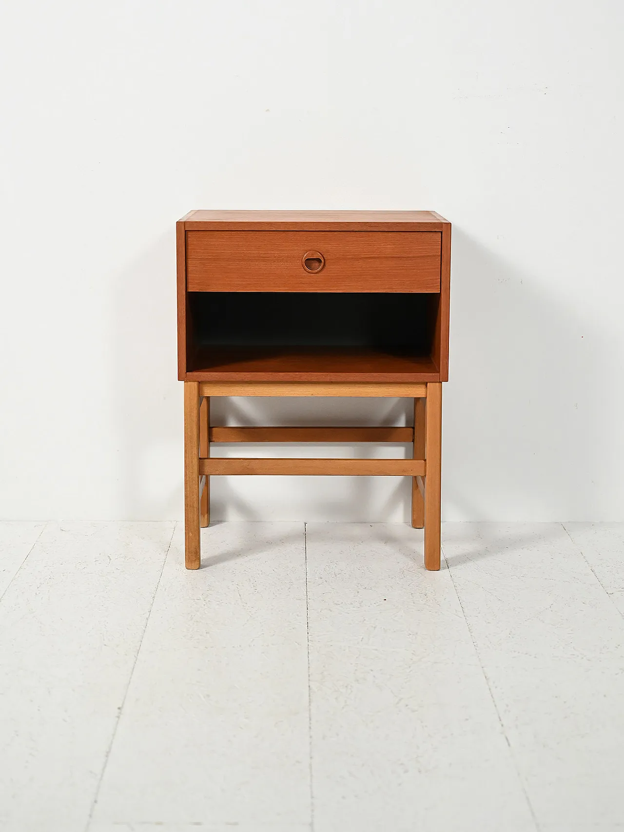 Comodino scandinavo cubico in teak anni Sessanta 2