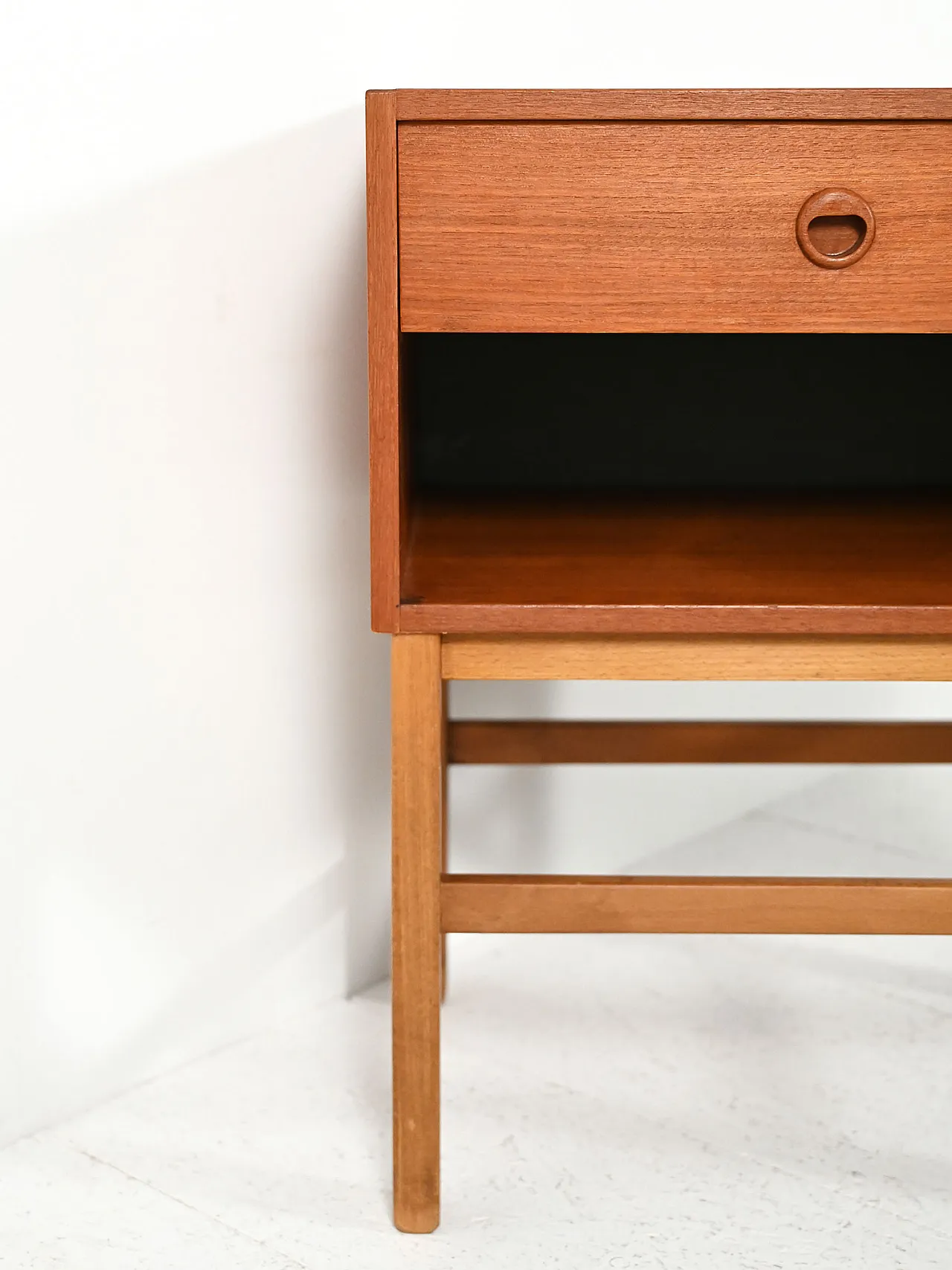 Comodino scandinavo cubico in teak anni Sessanta 6