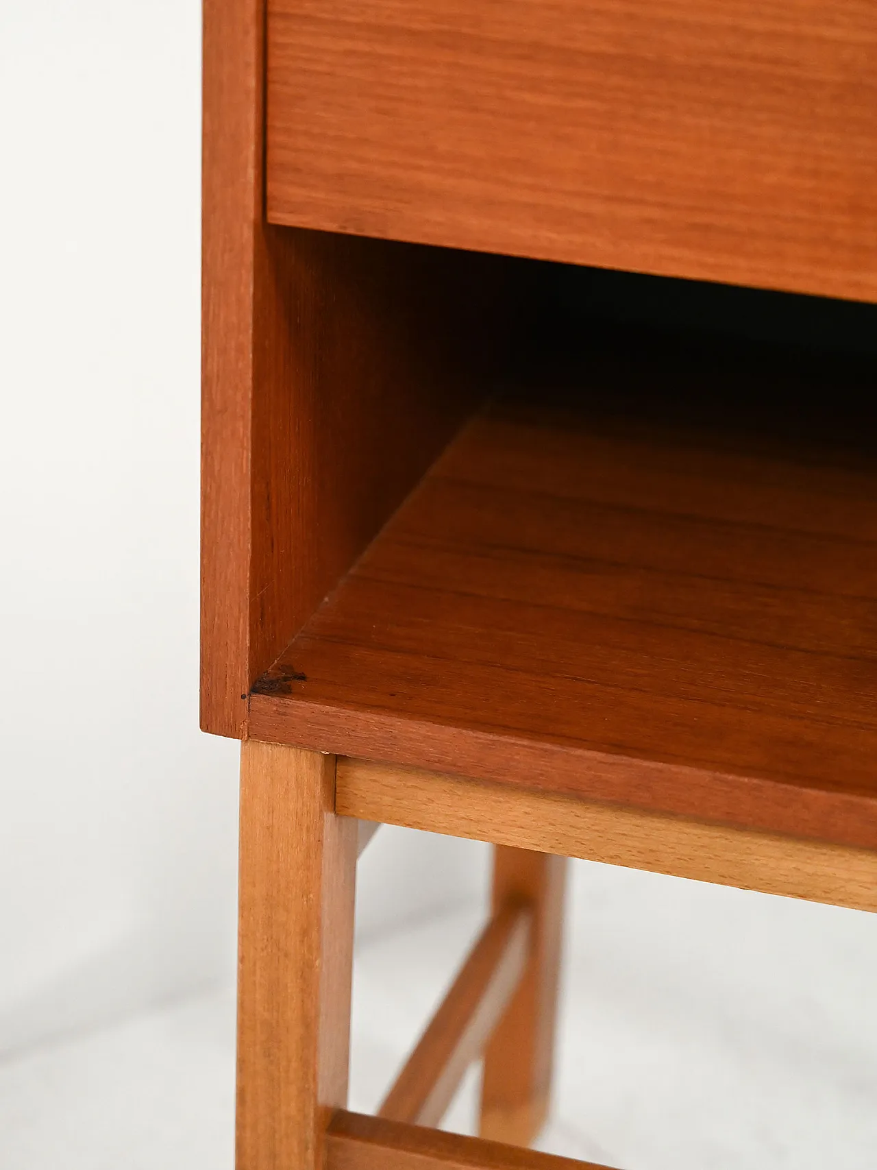 Comodino scandinavo cubico in teak anni Sessanta 7