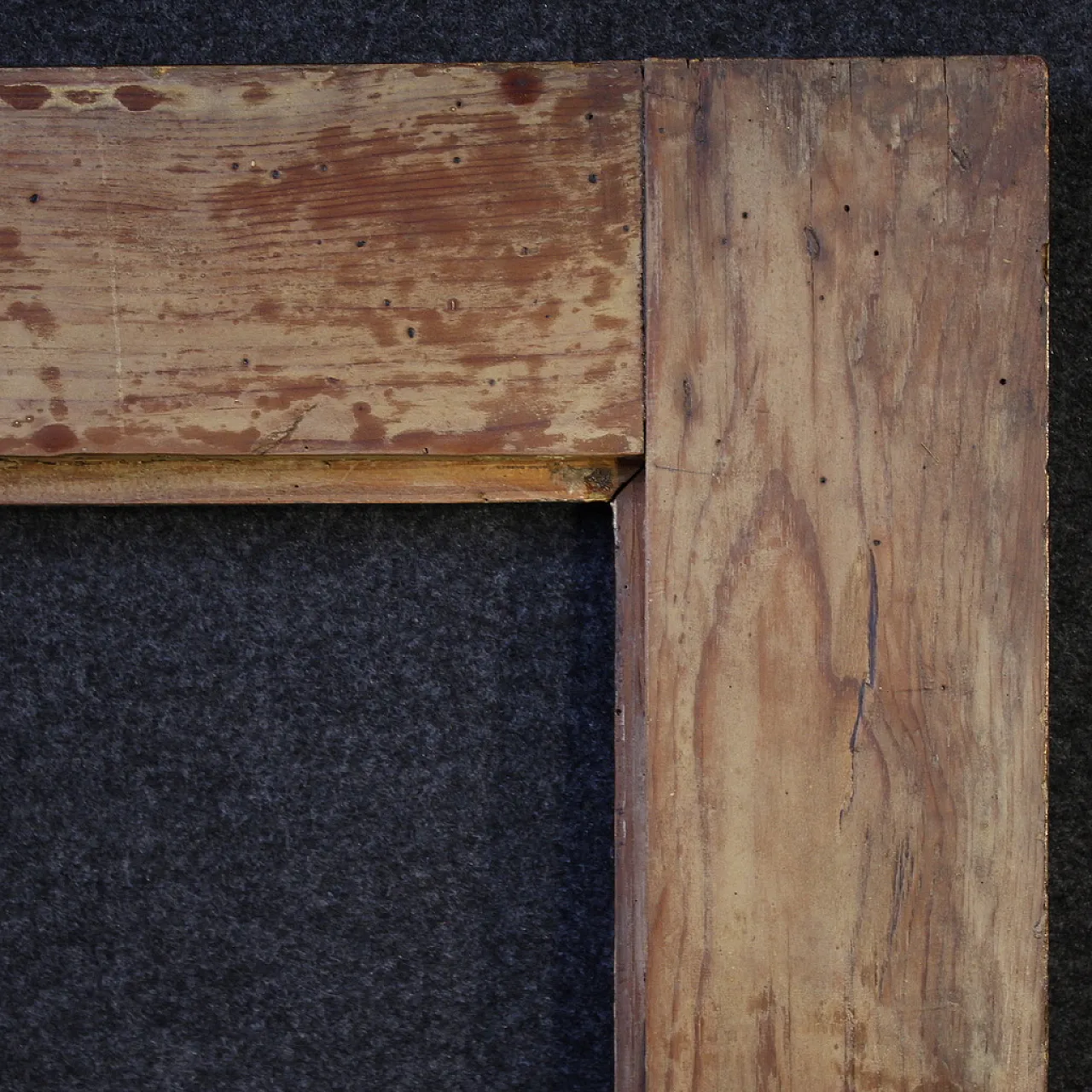 Lacquered and gilded antique Spanish frame, 18th century 9