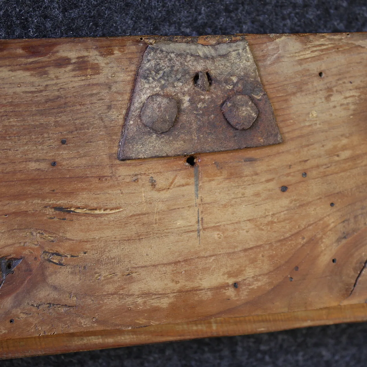 Lacquered and gilded antique Spanish frame, 18th century 11