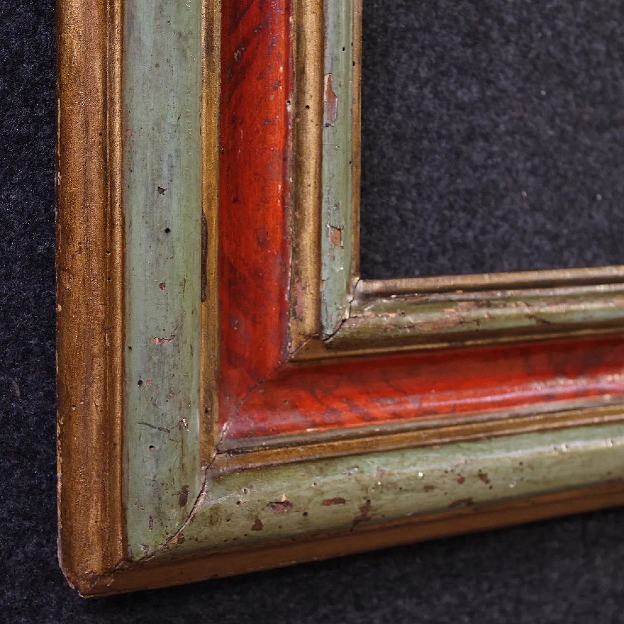 Lacquered and gilded antique Spanish frame, 18th century 15