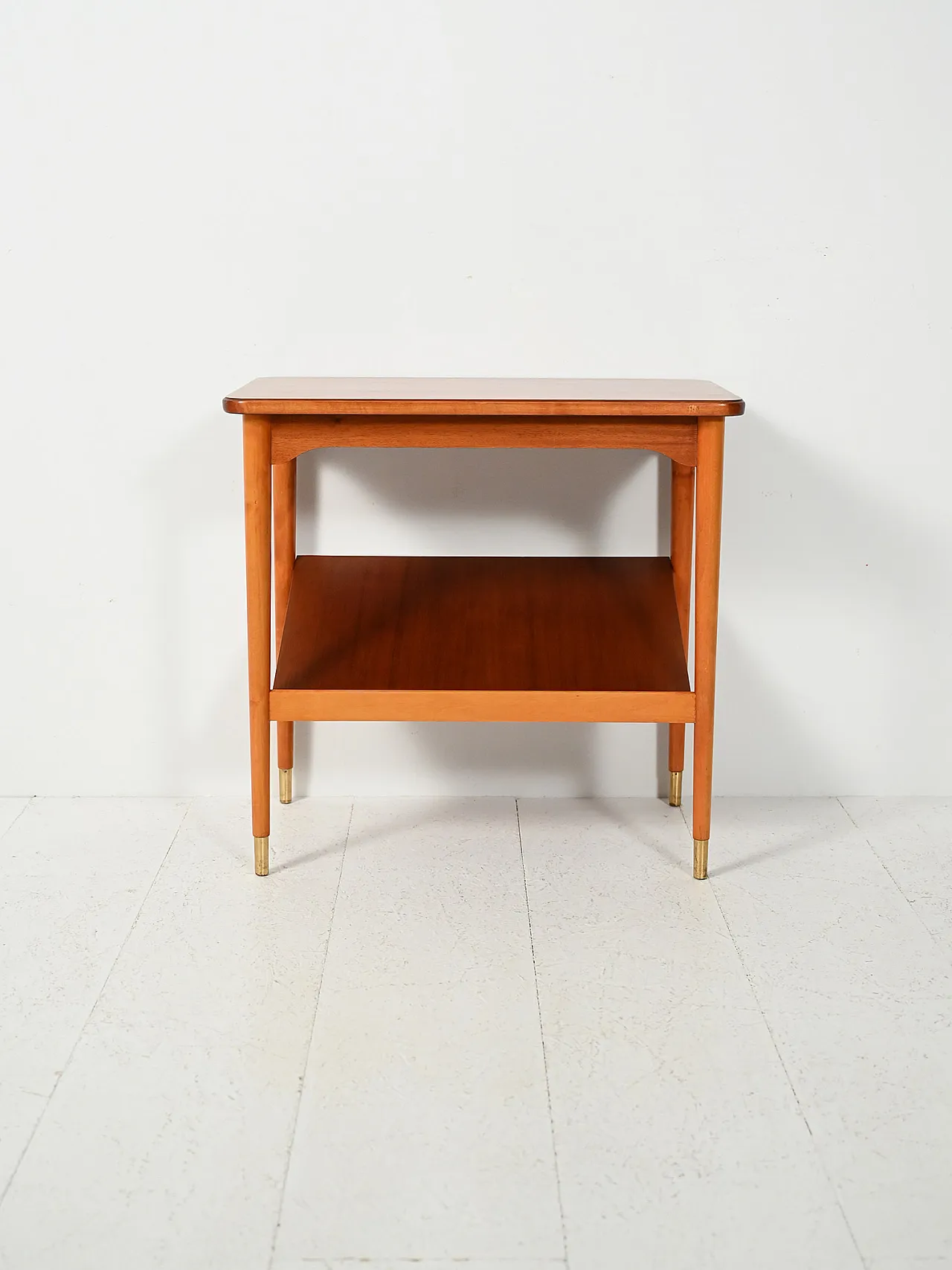 Coffee table scandinavo con mensola espositore 2