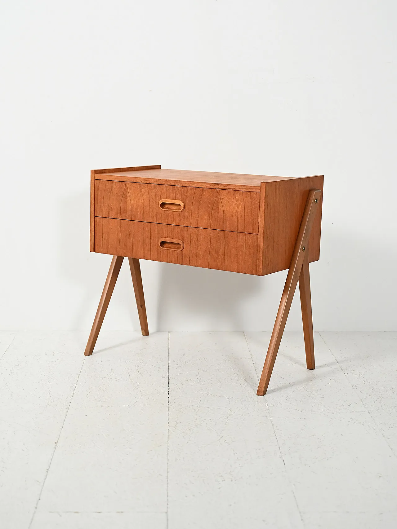 Comodino scandinavo in teak con due cassetti, anni Sessanta 4