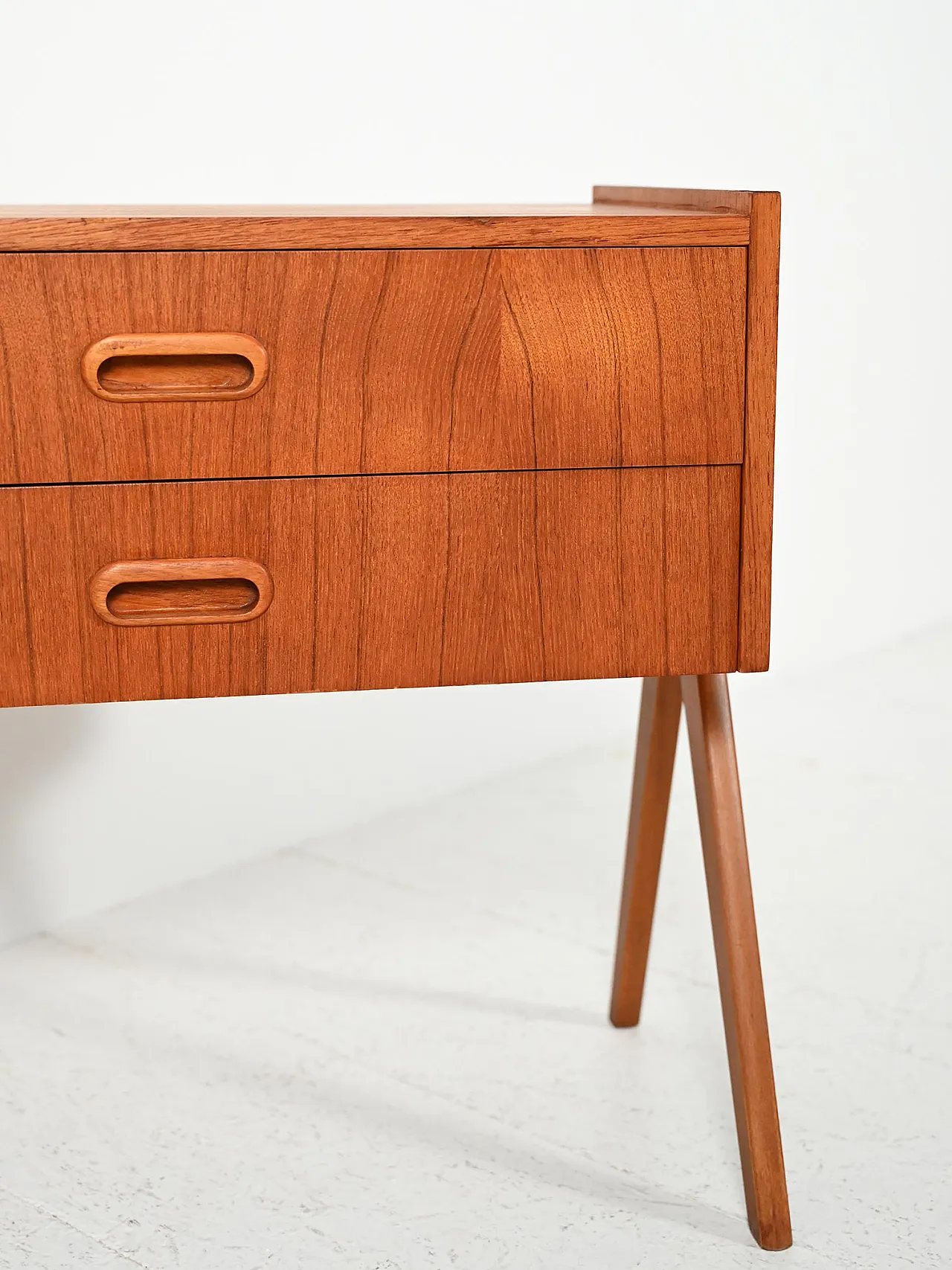 Comodino scandinavo in teak con due cassetti, anni Sessanta 6