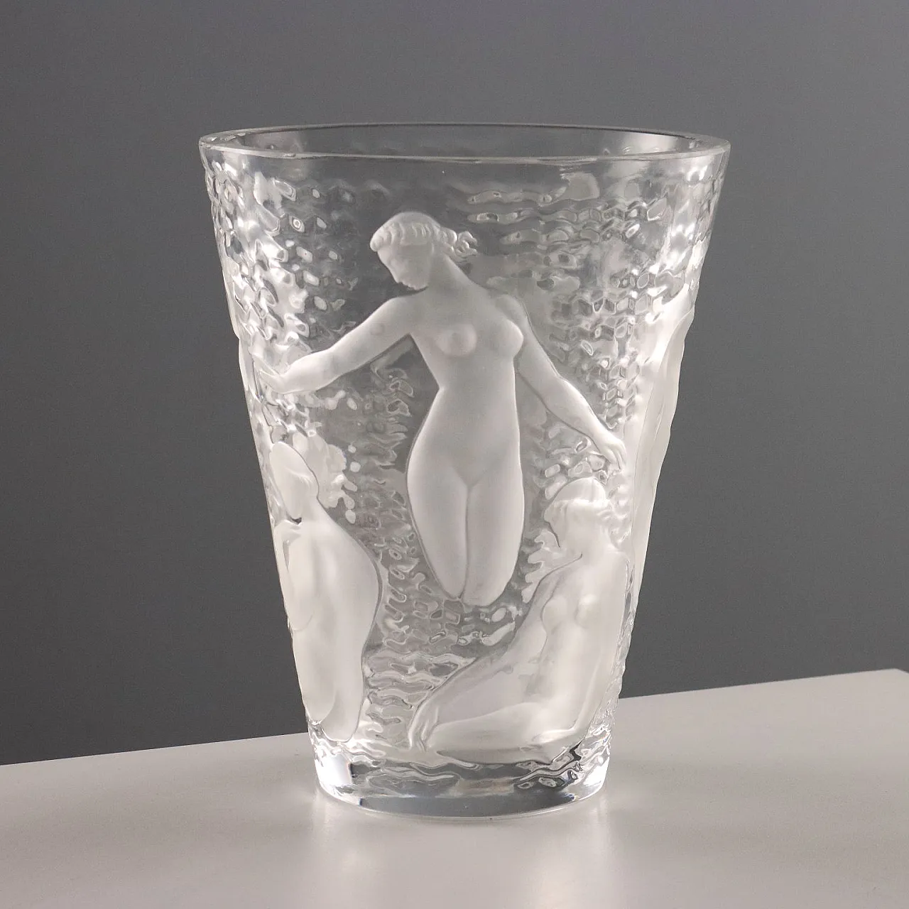 Vaso in cristallo satinato con decoro raffigurante Ondine, '900 1