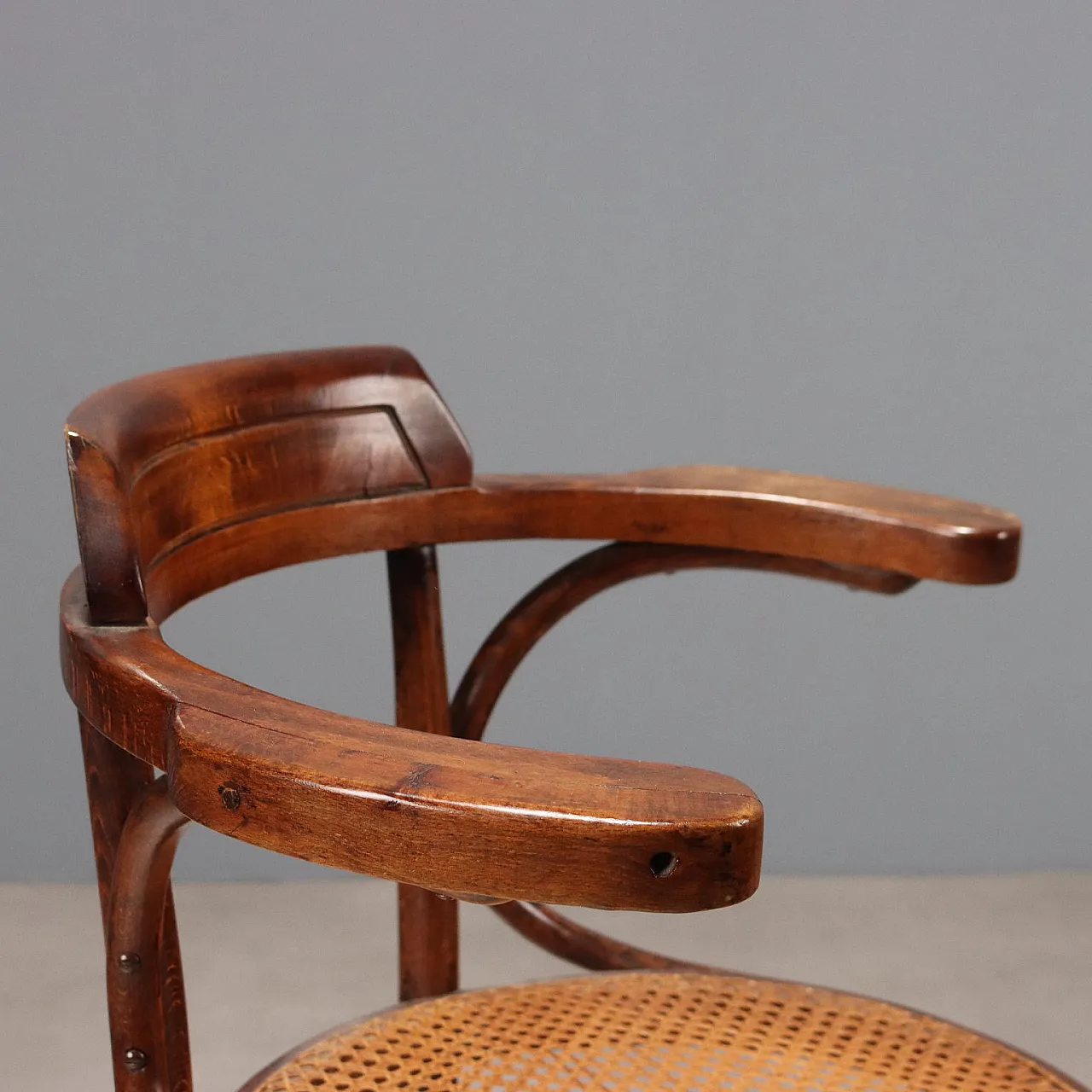 Poltrona in faggio tinto noce in stile Thonet, primo '900 3