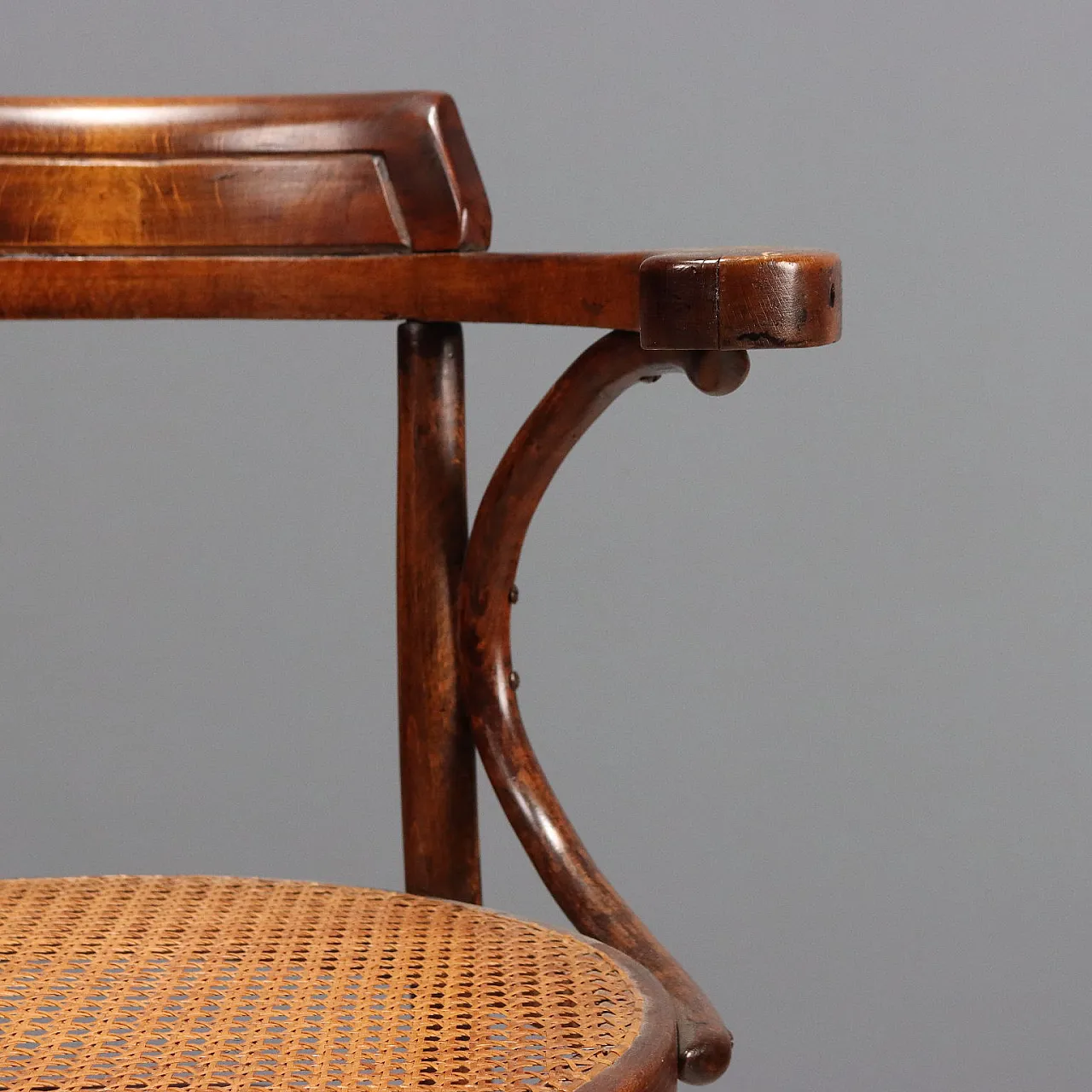 Poltrona in faggio tinto noce in stile Thonet, primo '900 4