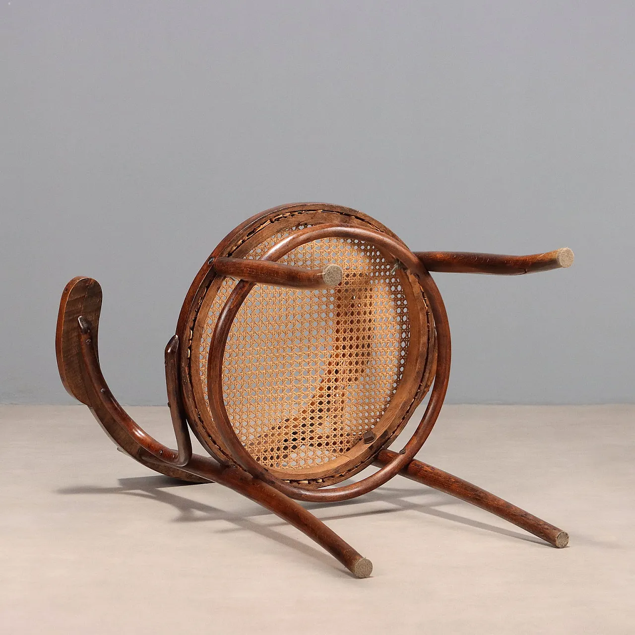 Poltrona in faggio tinto noce in stile Thonet, primo '900 9