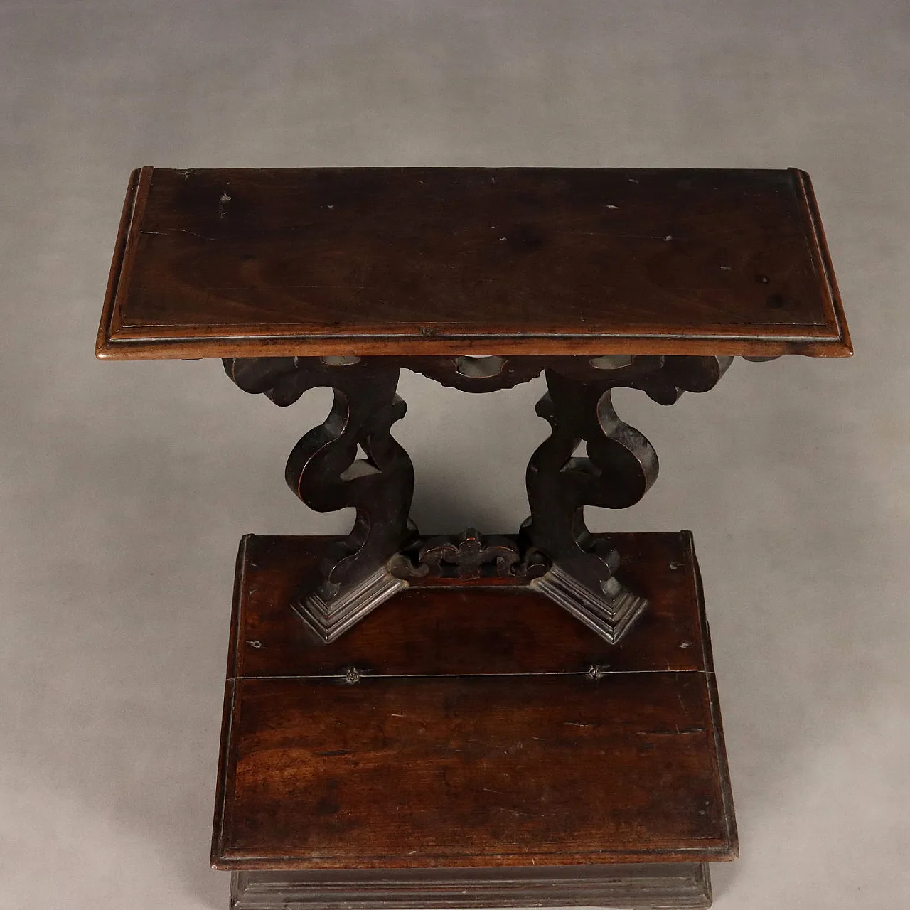 Baroque cherry writing desk with chestnut interior, 17th century 7
