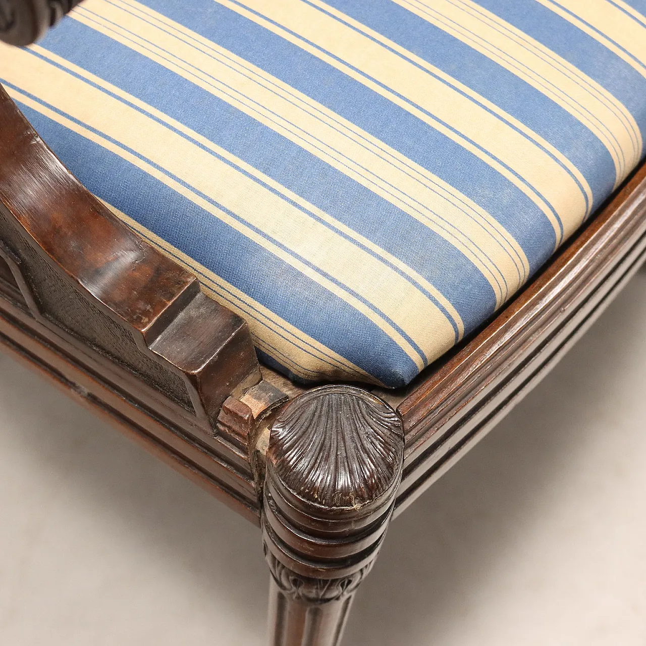 Coppia di poltrone in noce, fine '800 5