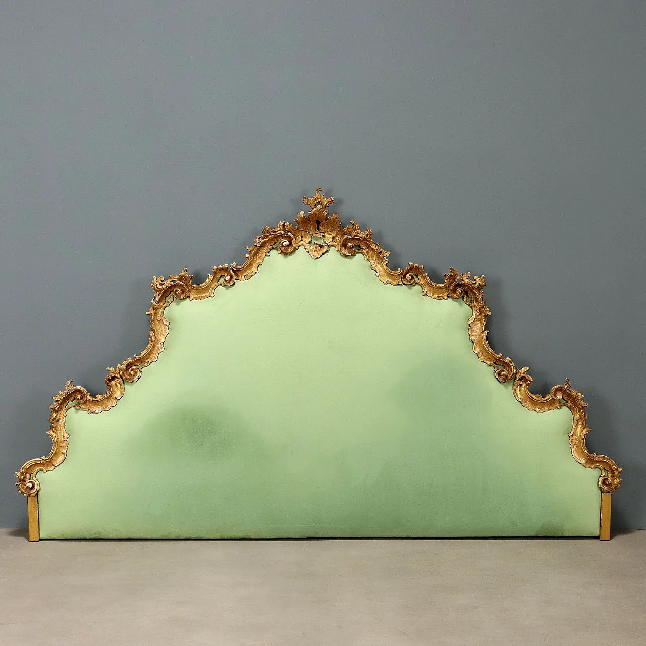 Carved and gilded wooden headboard, early 19th century 1