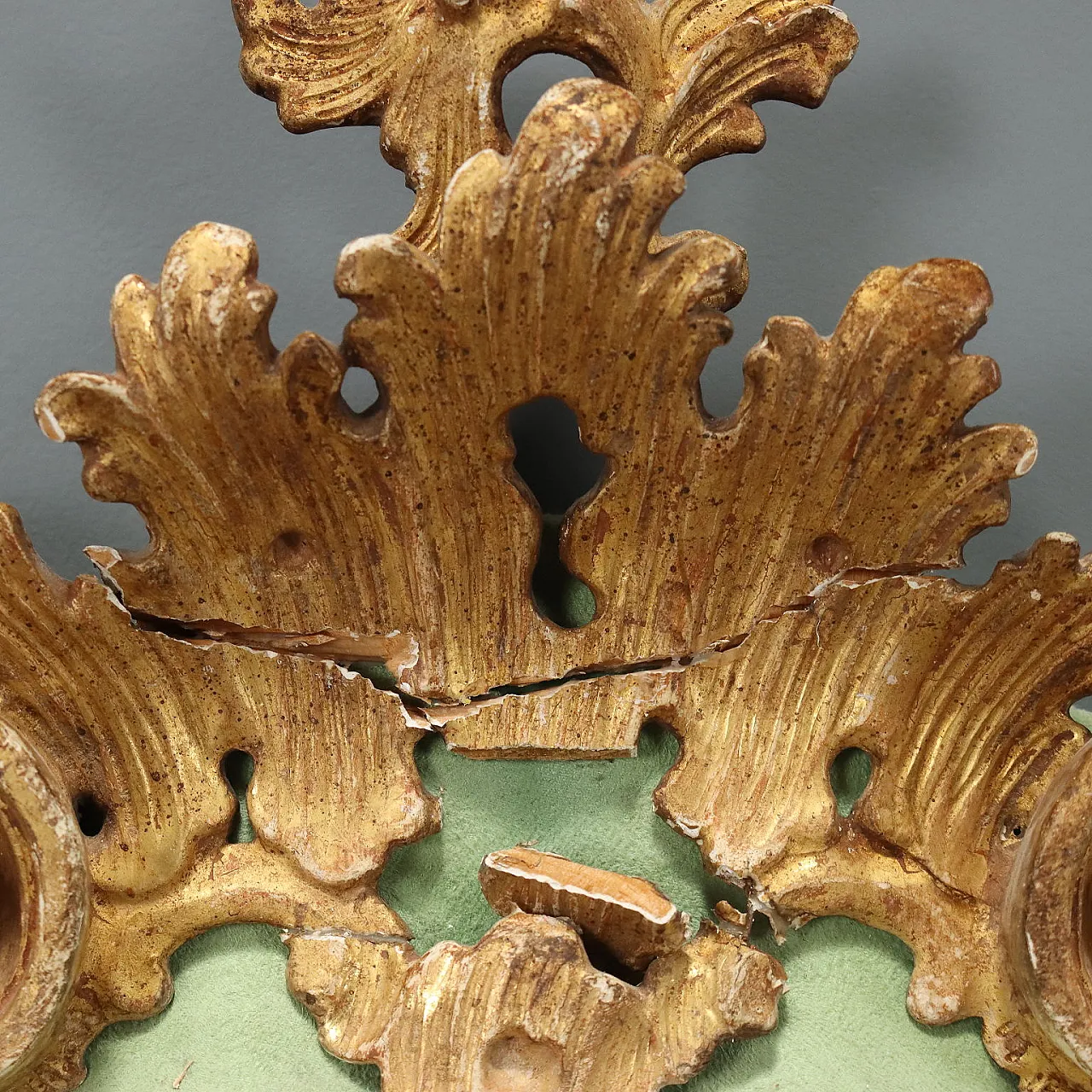 Carved and gilded wooden headboard, early 19th century 4