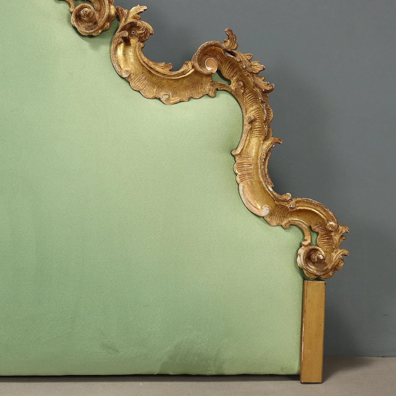 Carved and gilded wooden headboard, early 19th century 8