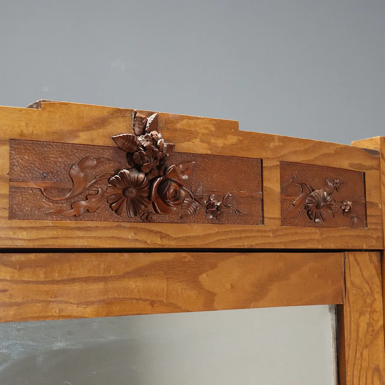 Armadio Liberty in rovere con piano in marmo, primo '900 6