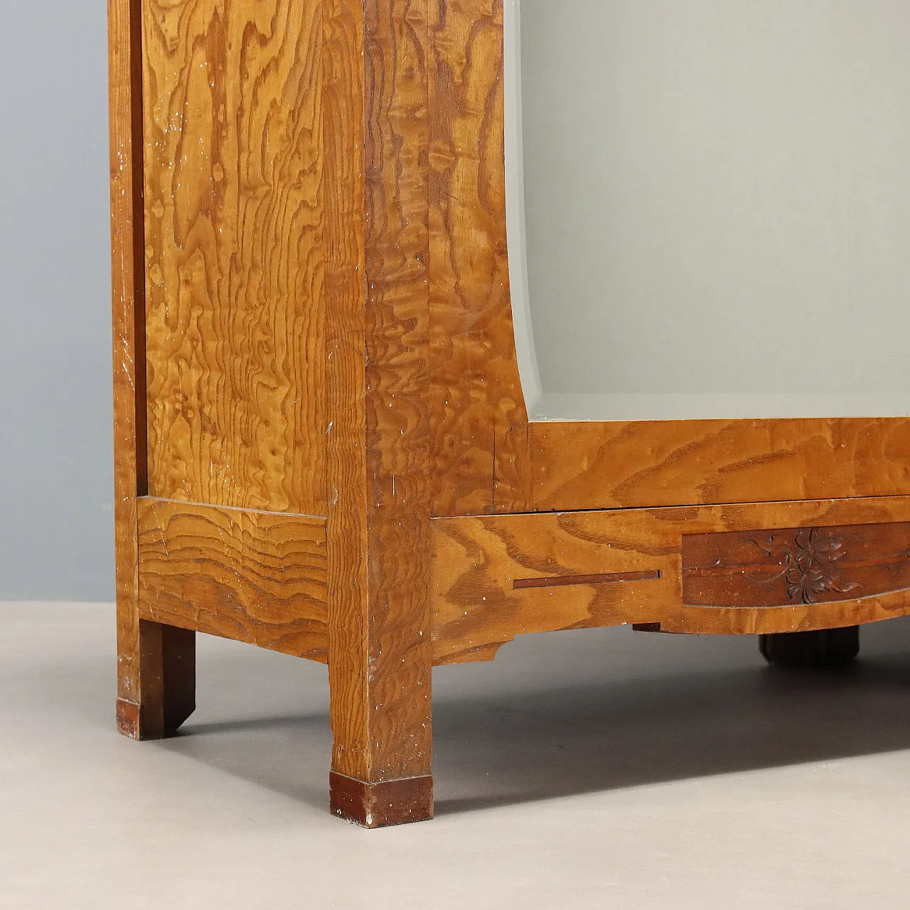 Armadio Liberty in rovere con piano in marmo, primo '900 10