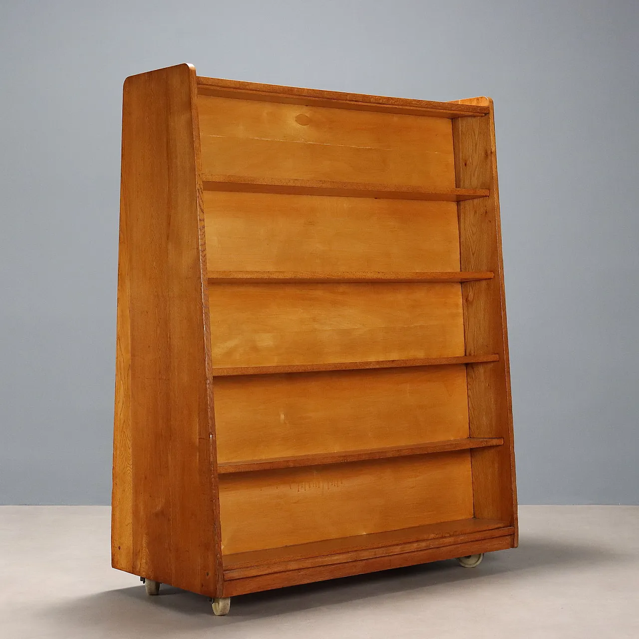 Maple veneered wooden cabinet with wheels and shelves, 20th century 9