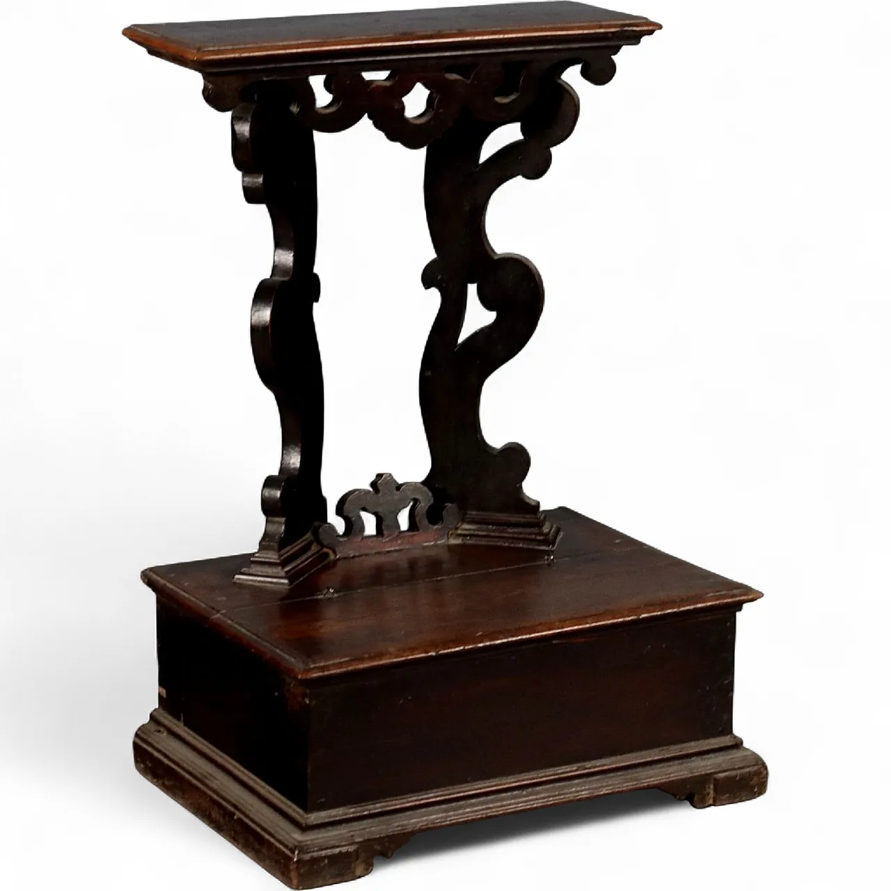 Baroque cherry writing desk with chestnut interior, 17th century 9