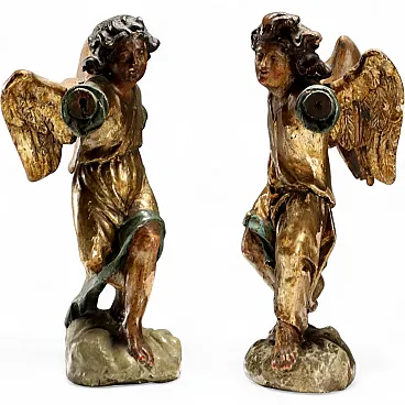 Coppia di angeli in legno intagliato, laccato e dorato, '700