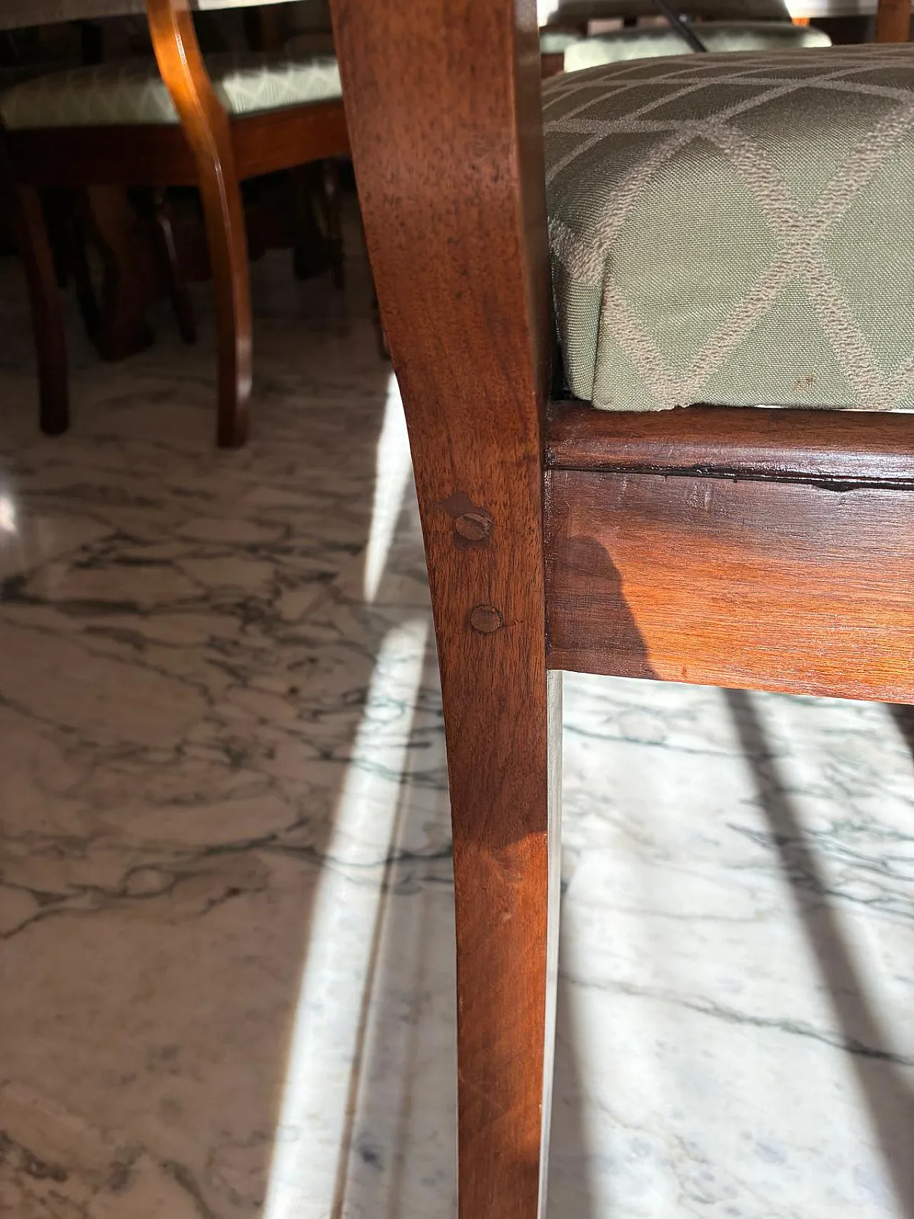 8 sedie Luigi Filippo con sedute in tessuto verde chiaro, '800 11