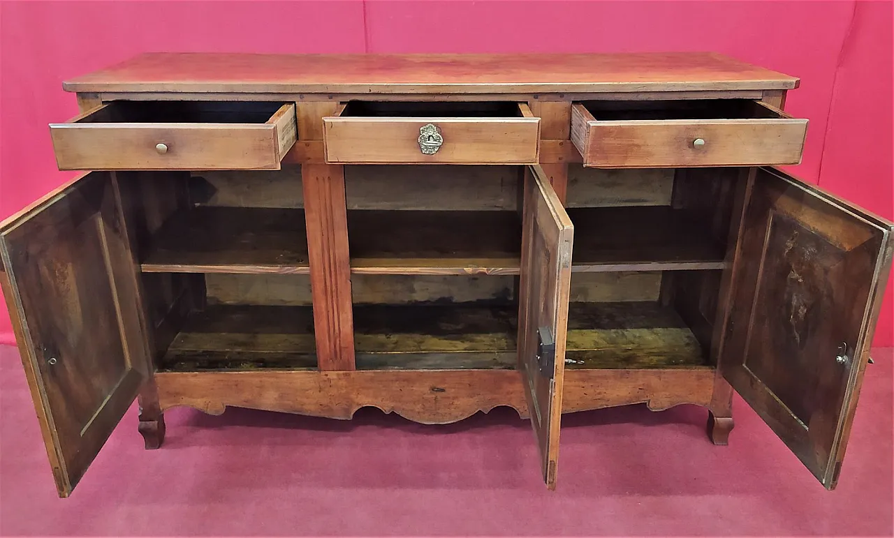 Provençal sideboard with three walnut doors, 18th century 3