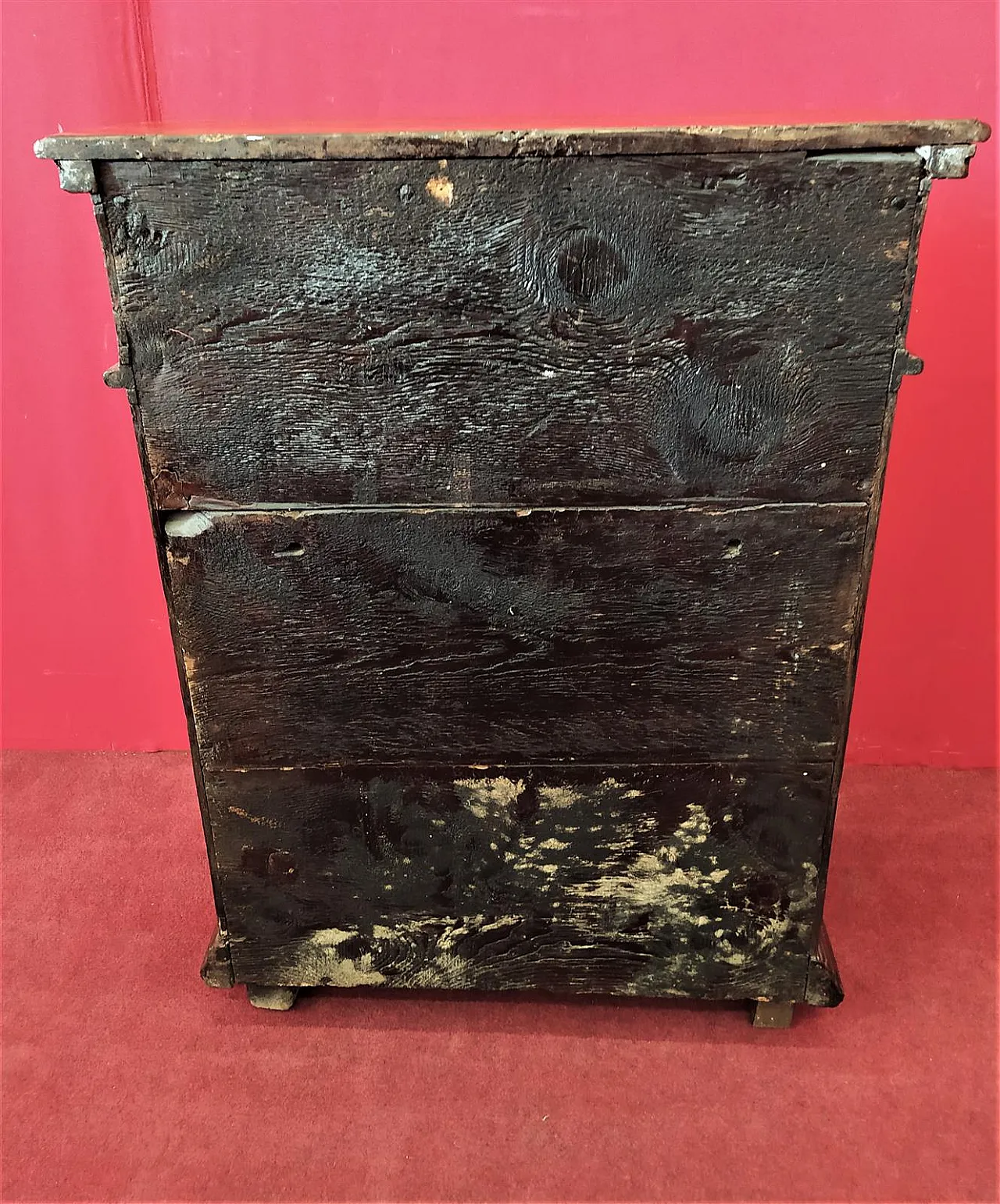 Venetian walnut kneeler, 17th century 8