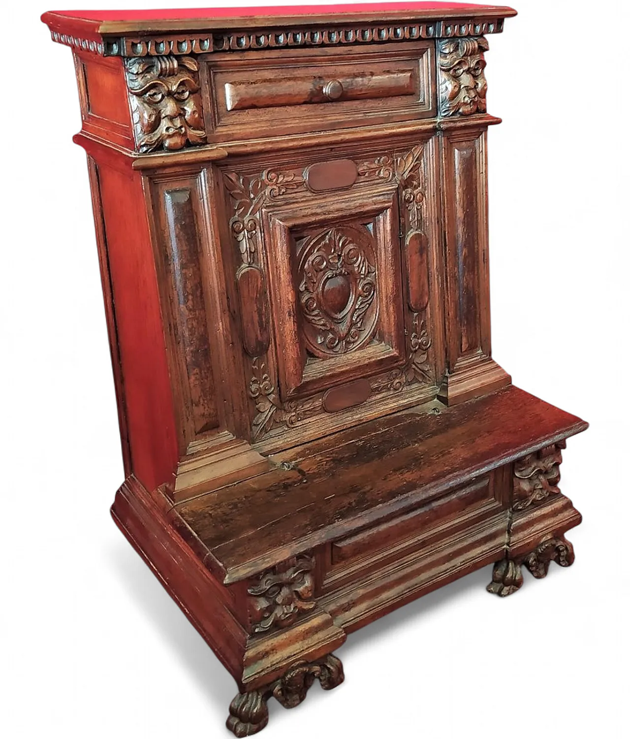 Venetian walnut kneeler, 17th century 10