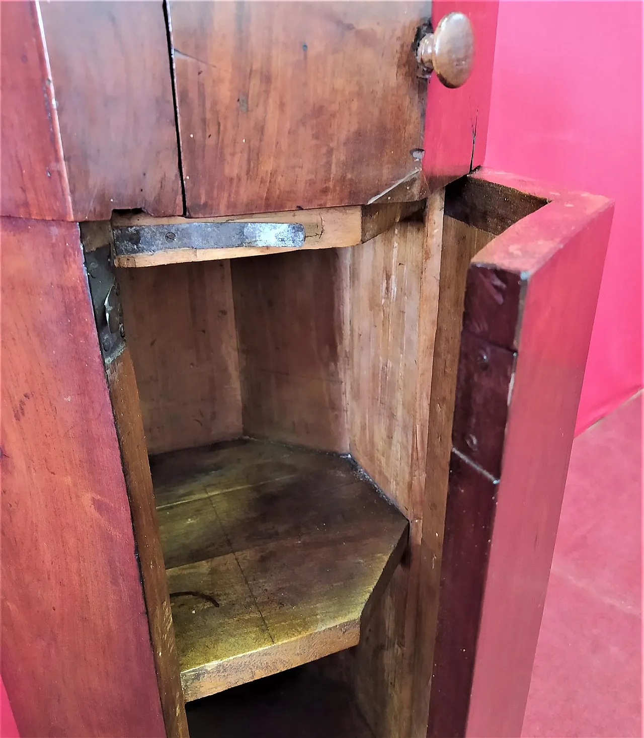 Empire walnut column bedside table, 19th century 5