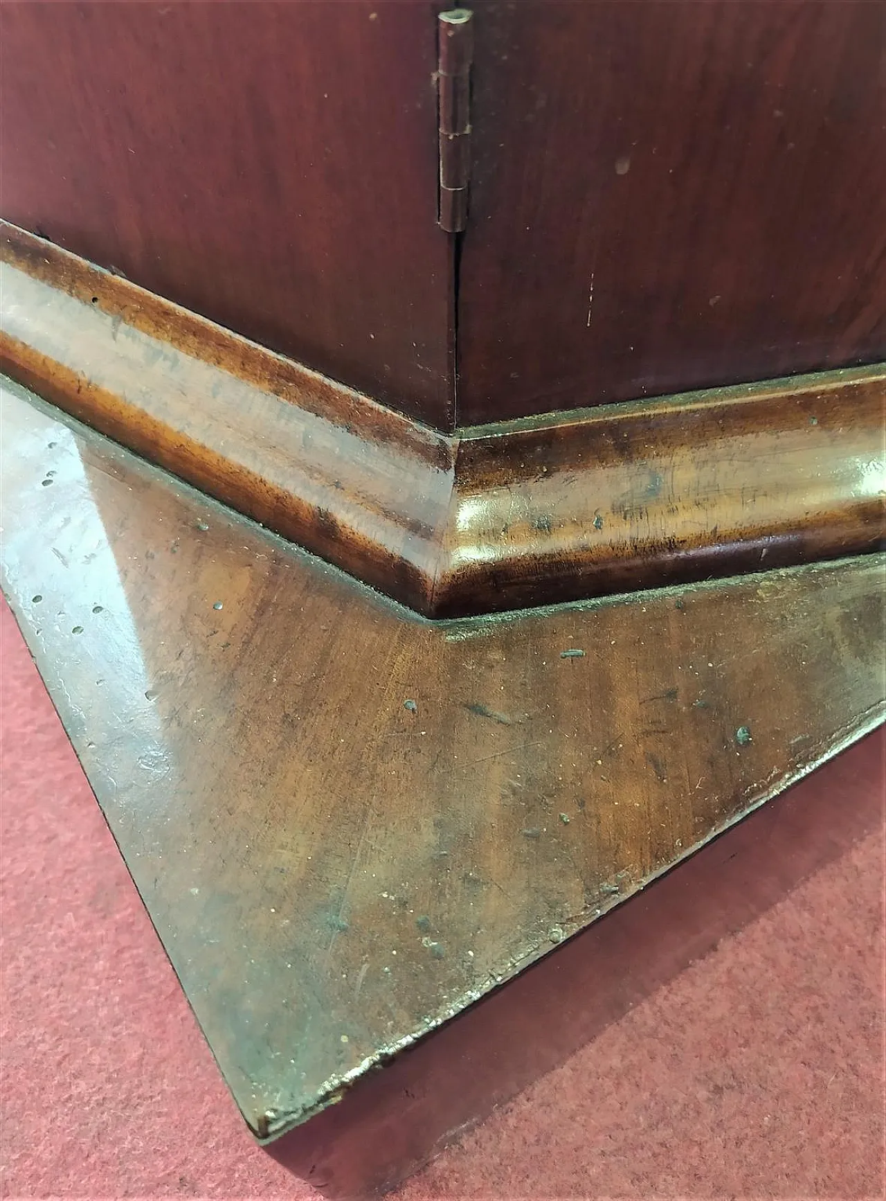 Empire walnut column bedside table, 19th century 6