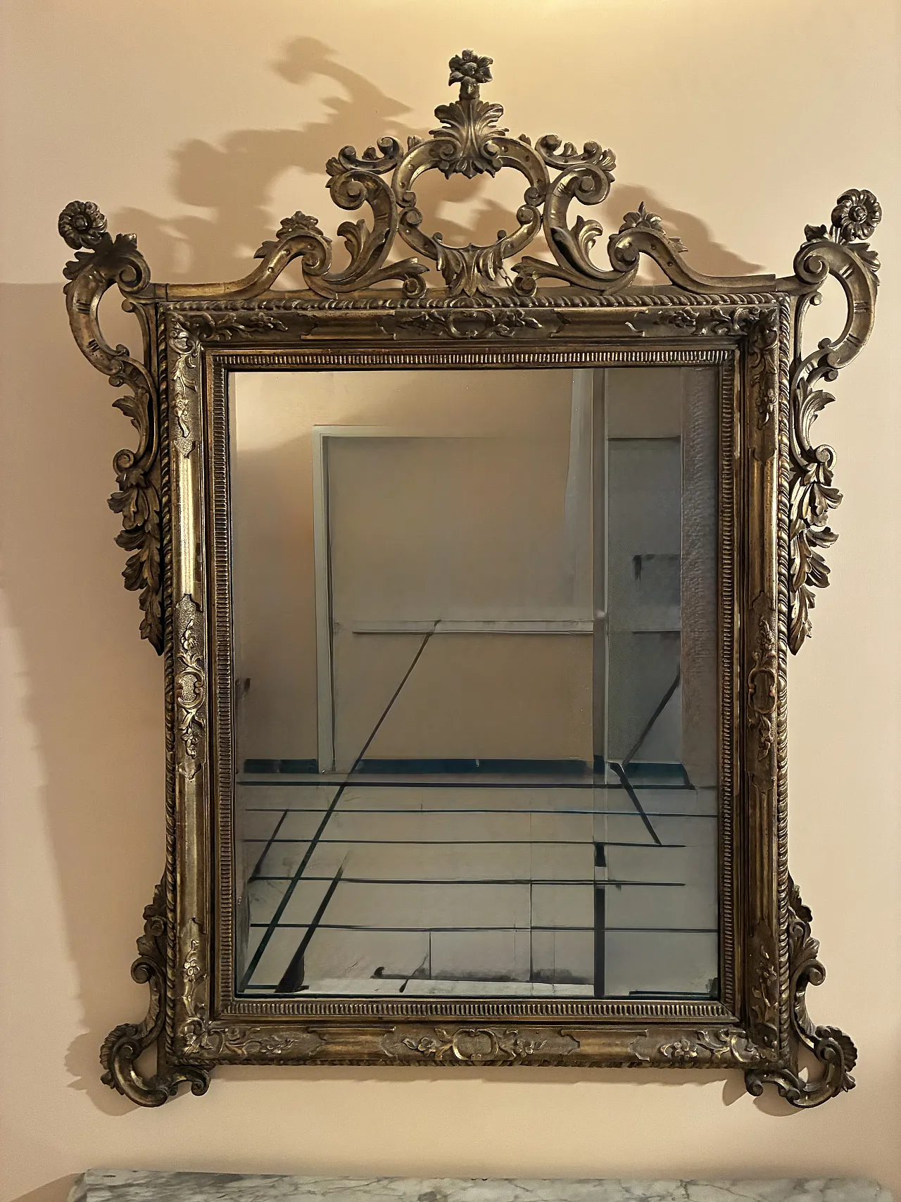 Specchiera Luigi Filippo in legno dorato e intagliato, '800 1