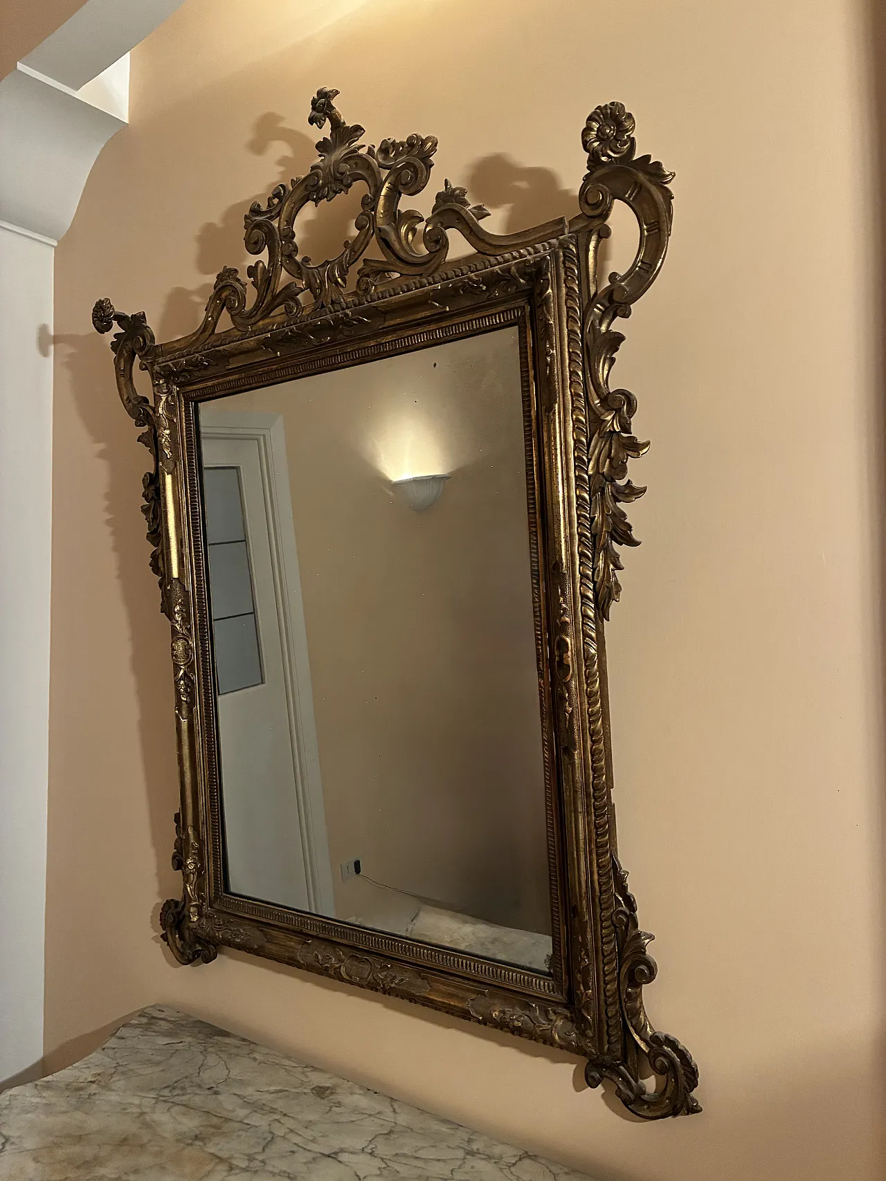 Specchiera Luigi Filippo in legno dorato e intagliato, '800 4