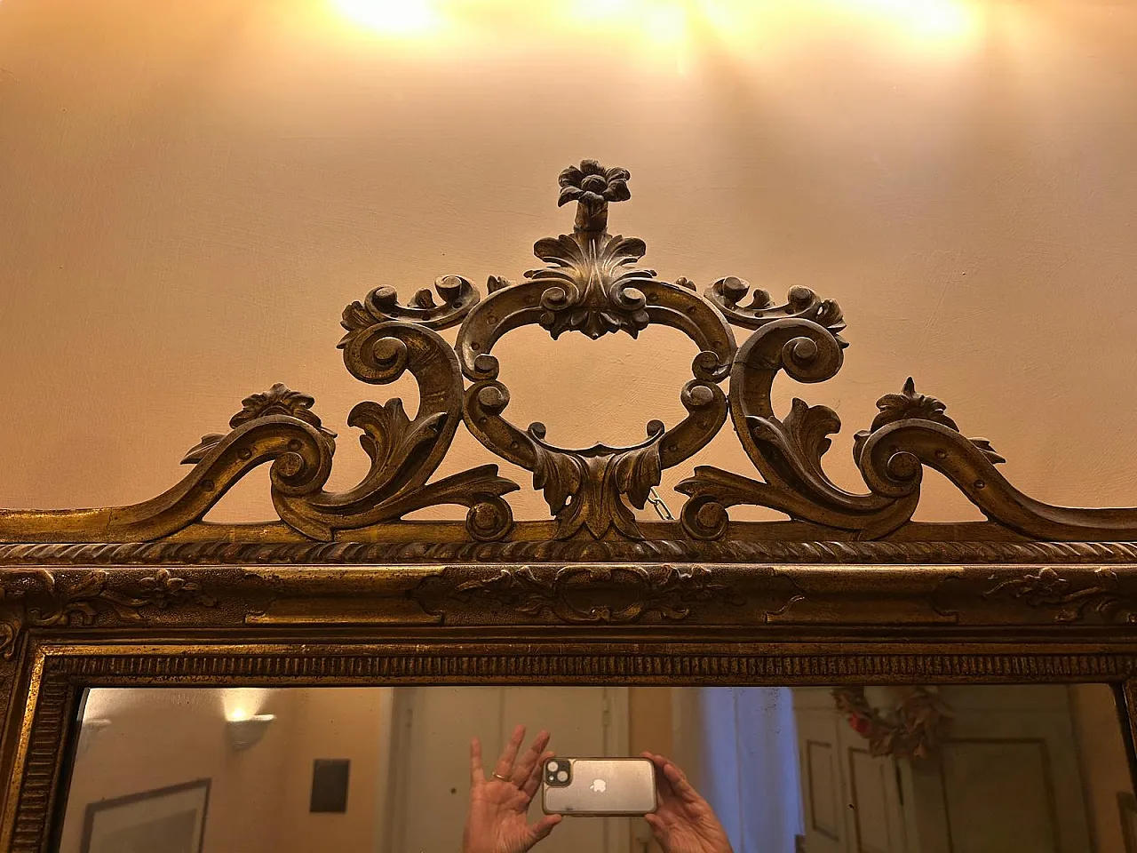 Specchiera Luigi Filippo in legno dorato e intagliato, '800 6