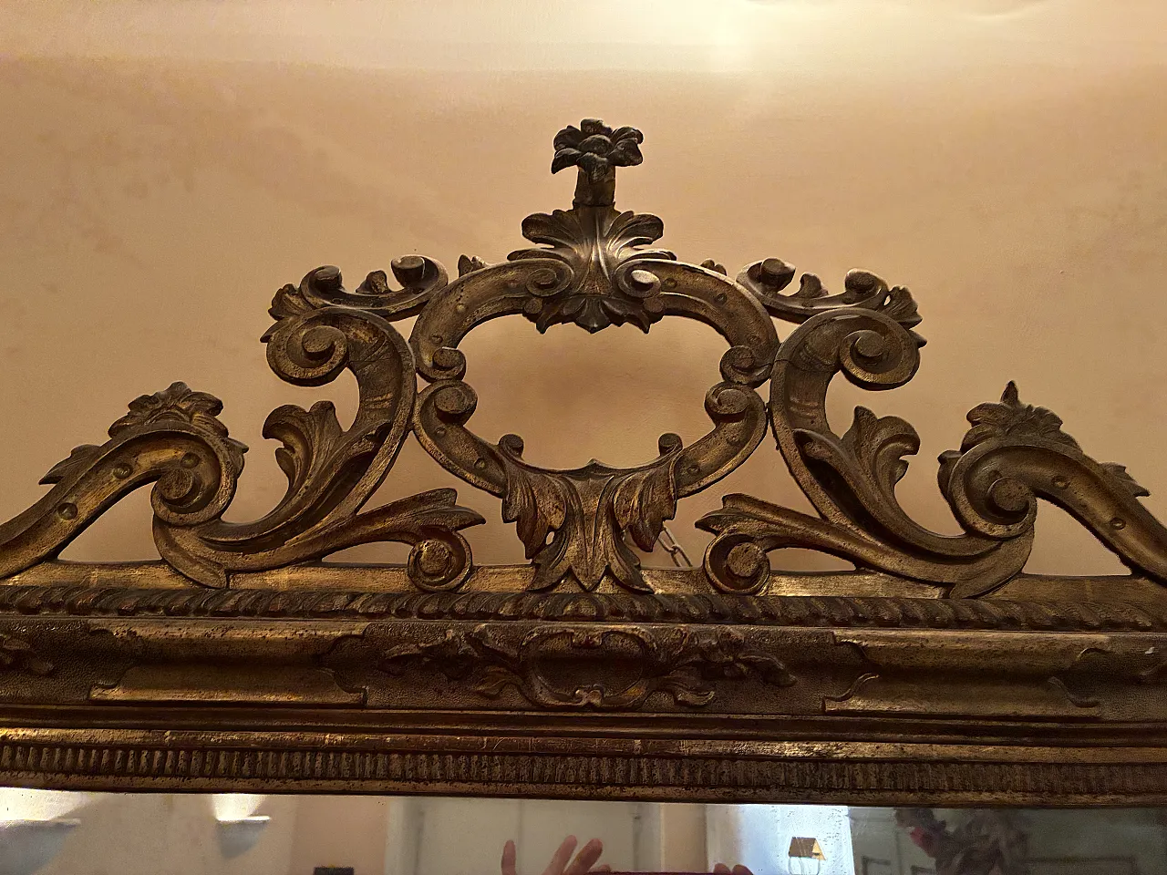 Specchiera Luigi Filippo in legno dorato e intagliato, '800 7