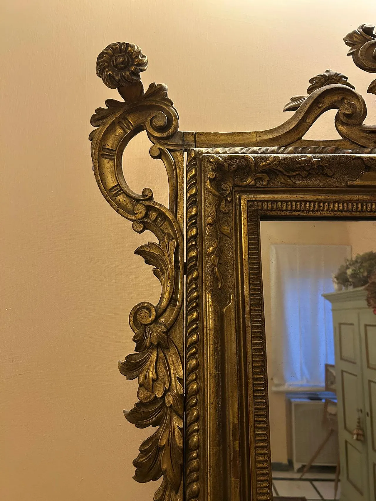 Specchiera Luigi Filippo in legno dorato e intagliato, '800 8