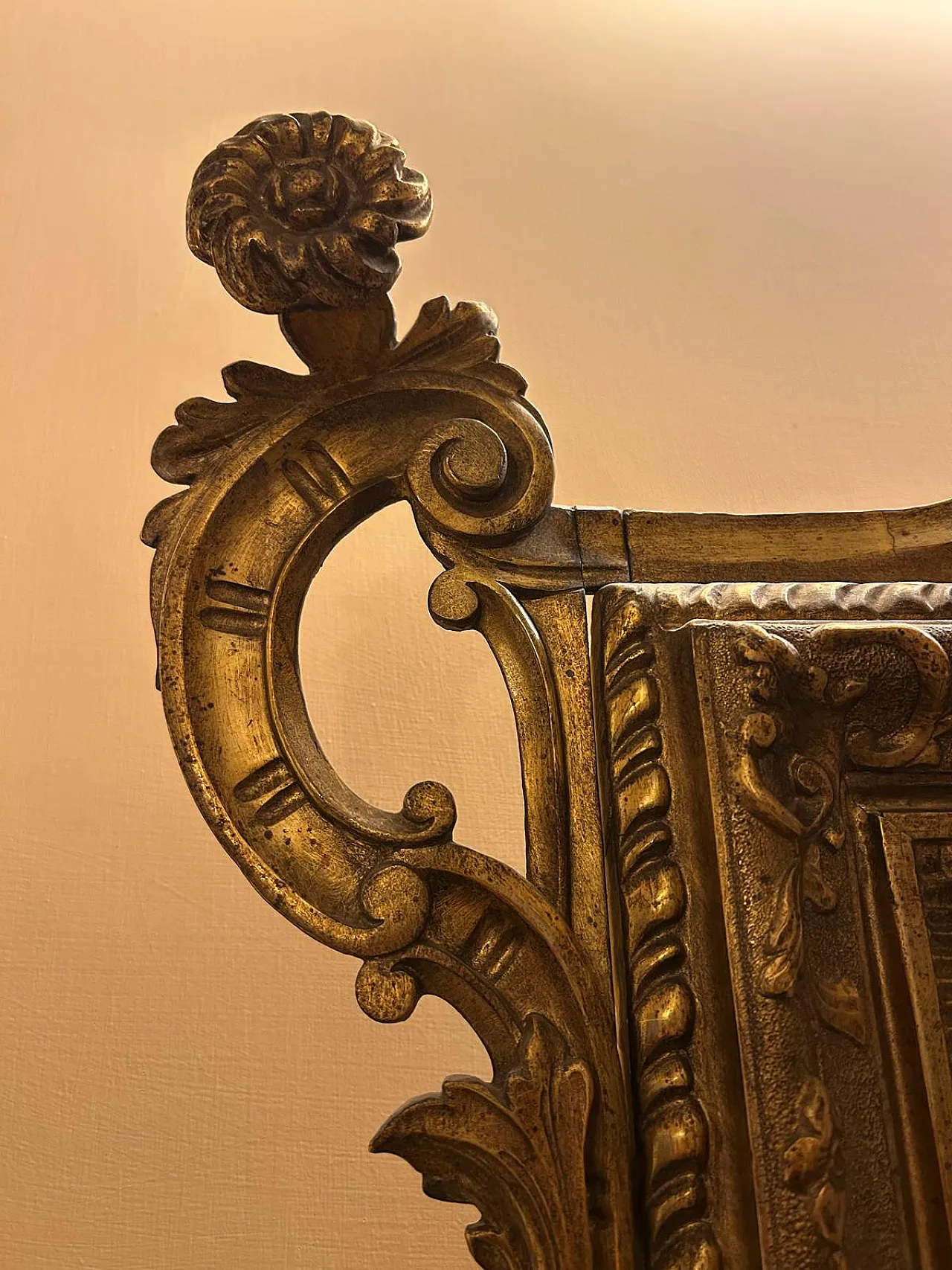 Specchiera Luigi Filippo in legno dorato e intagliato, '800 9