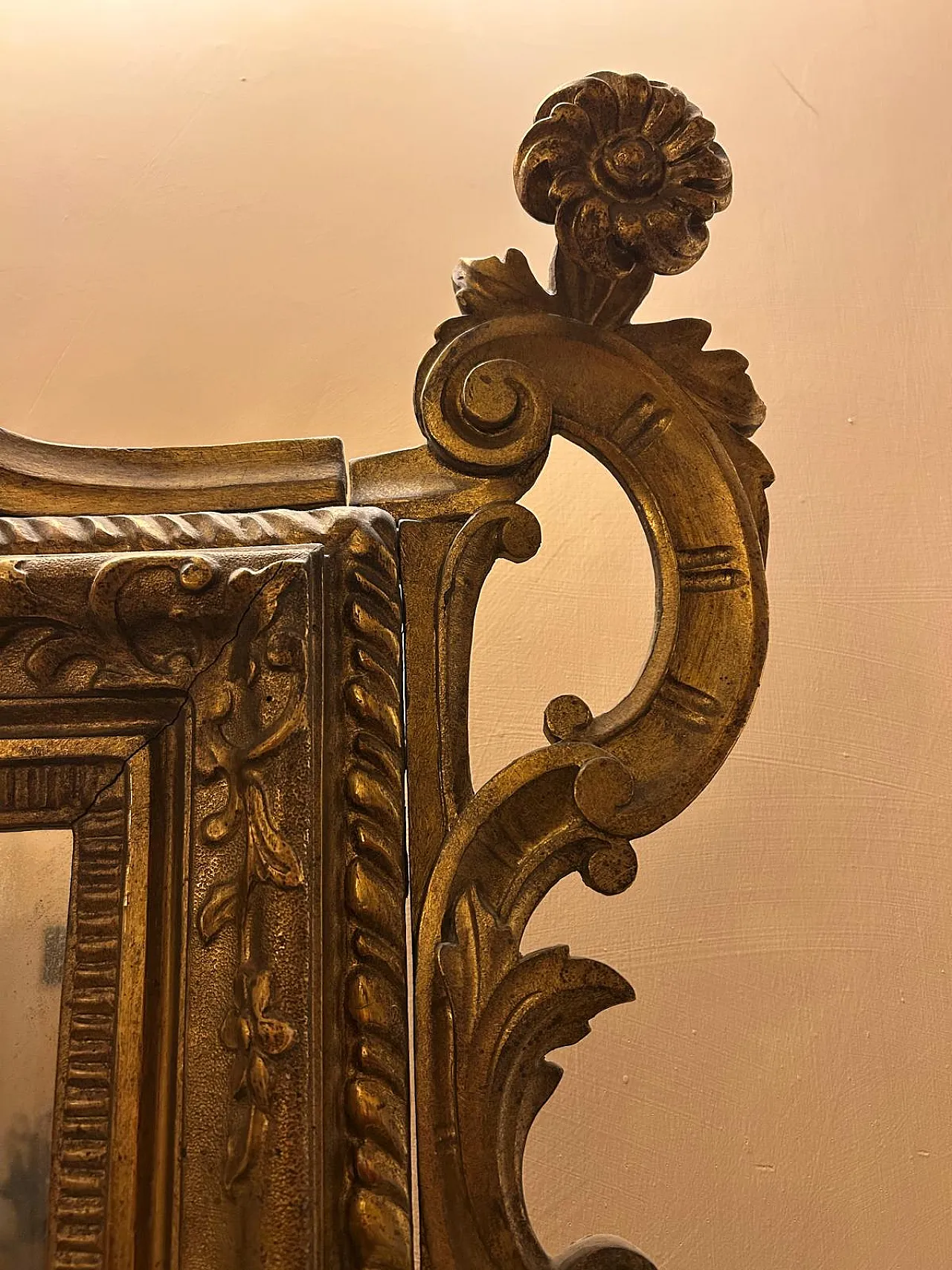 Specchiera Luigi Filippo in legno dorato e intagliato, '800 12