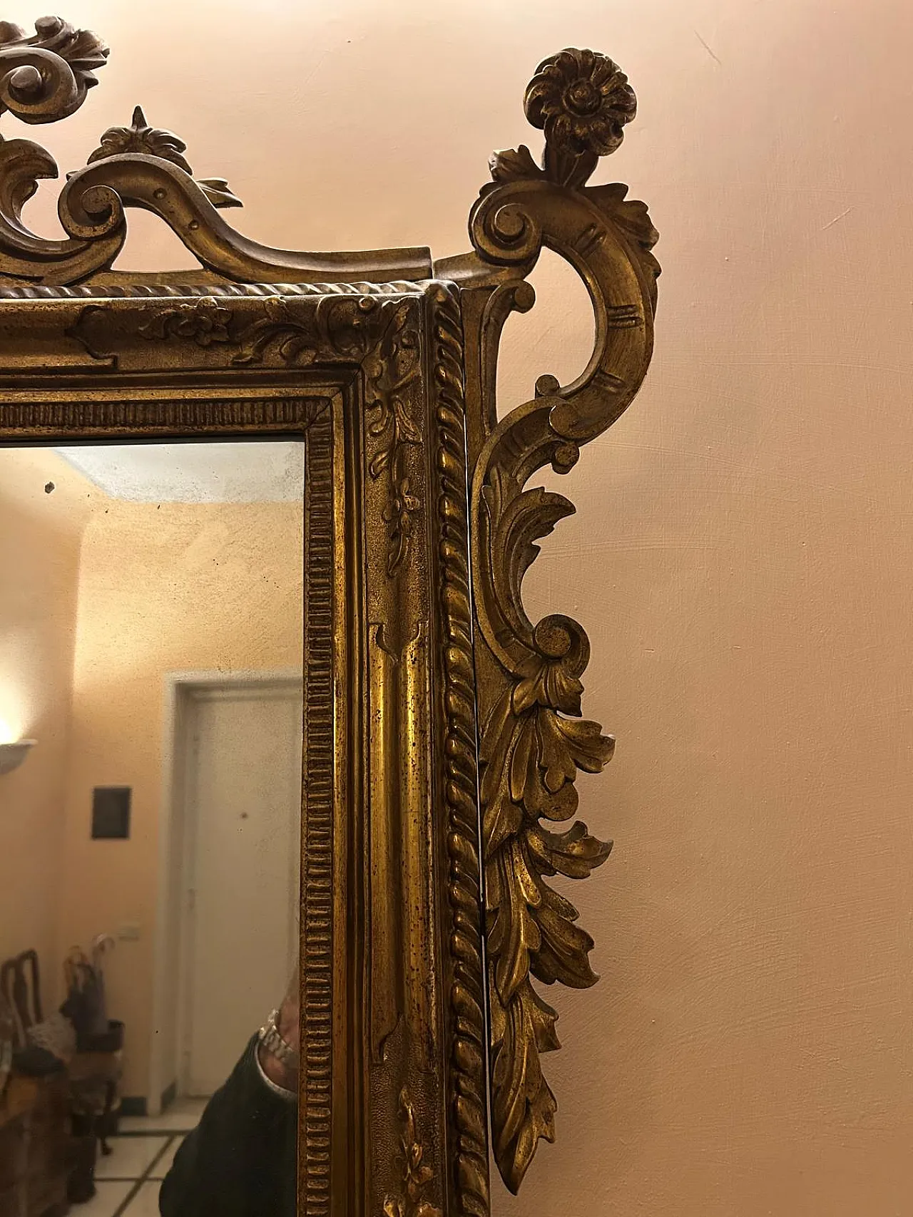 Specchiera Luigi Filippo in legno dorato e intagliato, '800 13