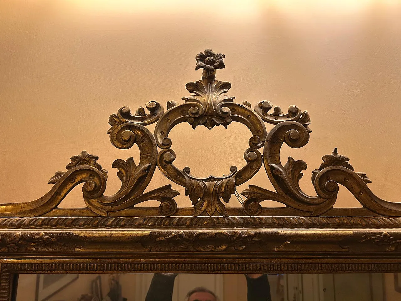 Specchiera Luigi Filippo in legno dorato e intagliato, '800 14