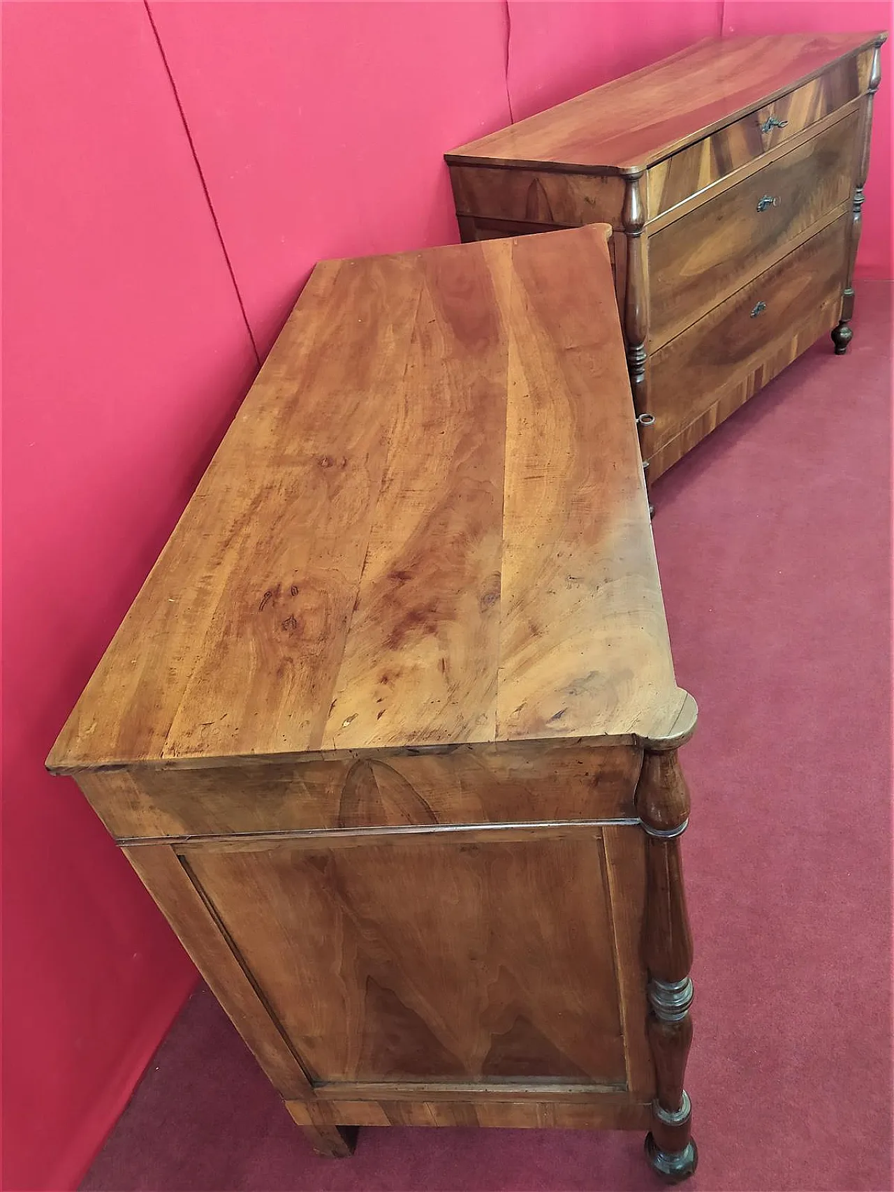 Pair of Emilian walnut dressers, 19th century 4