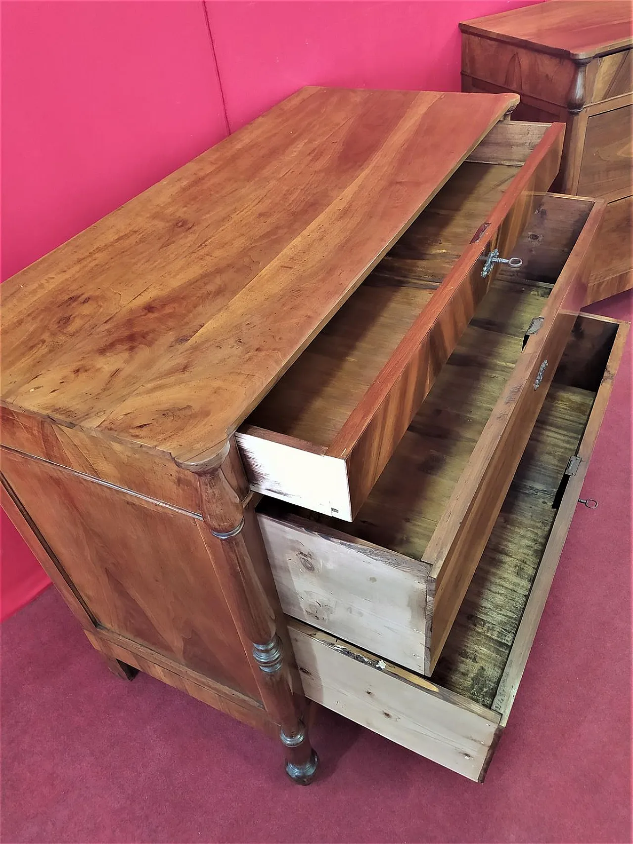 Pair of Emilian walnut dressers, 19th century 7