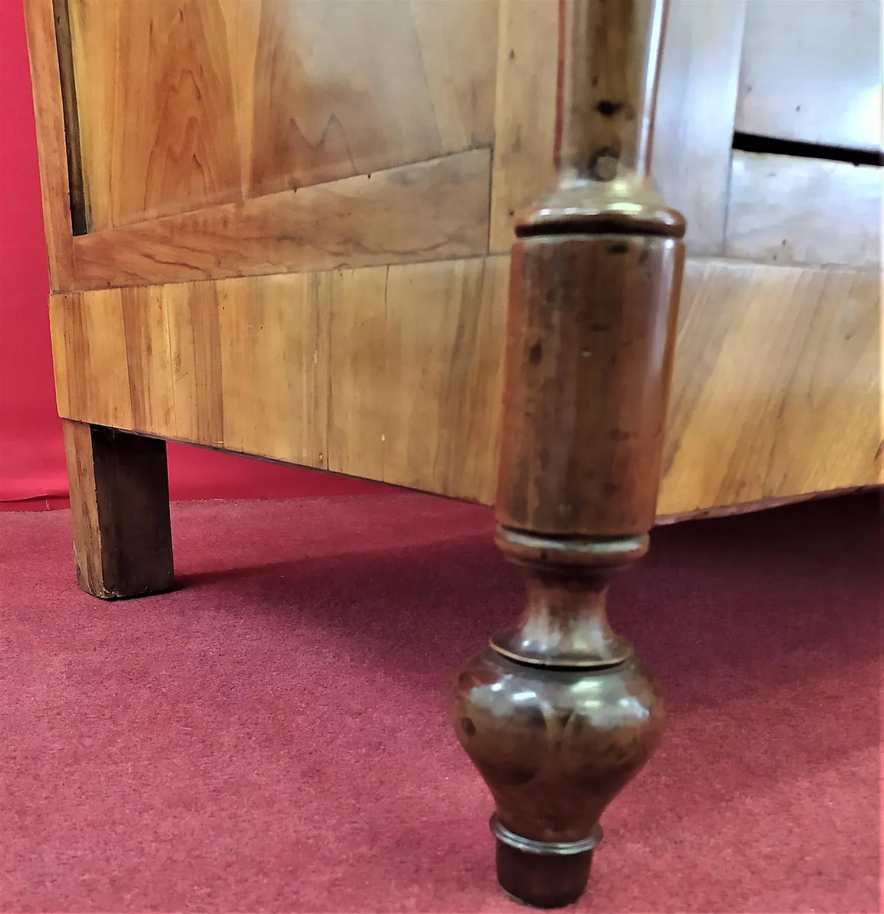 Pair of Emilian walnut dressers, 19th century 8
