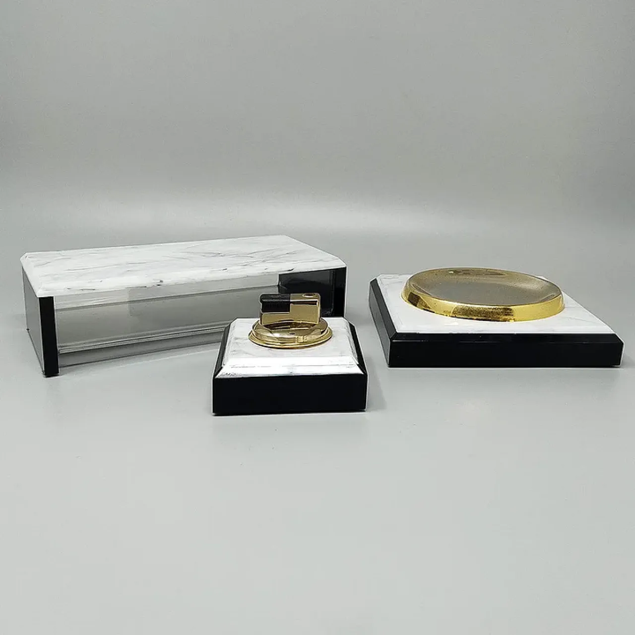 Smoking set in lucite and brass, 1970s 1