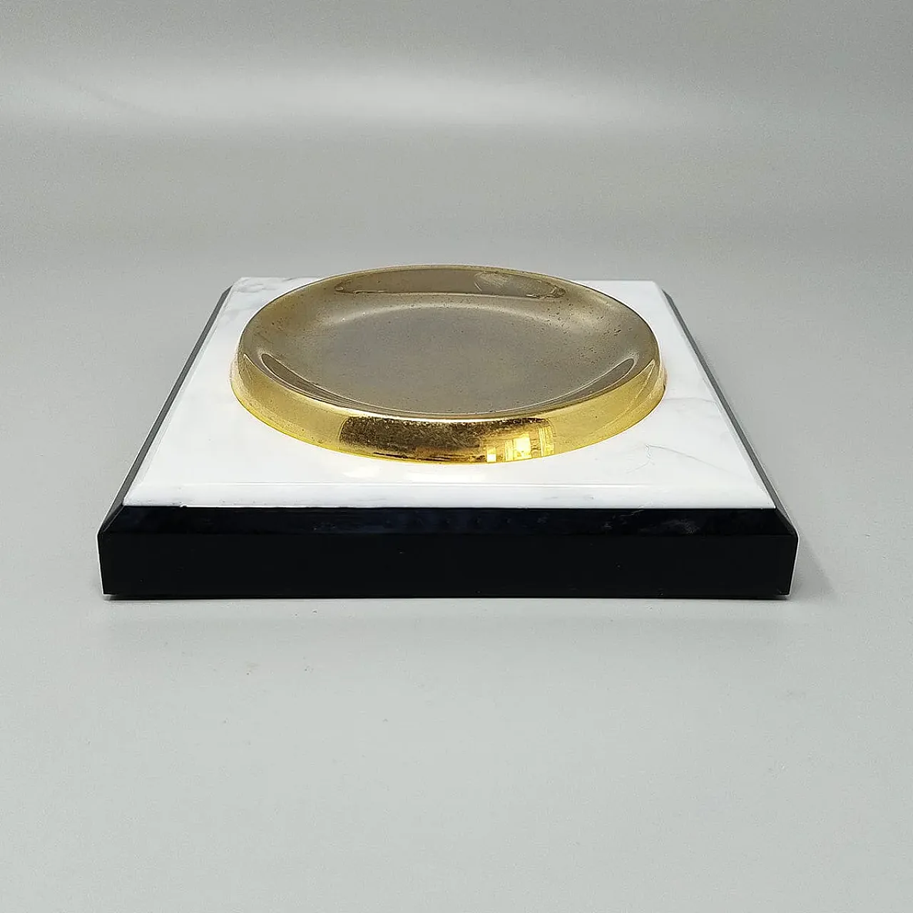 Smoking set in lucite and brass, 1970s 4