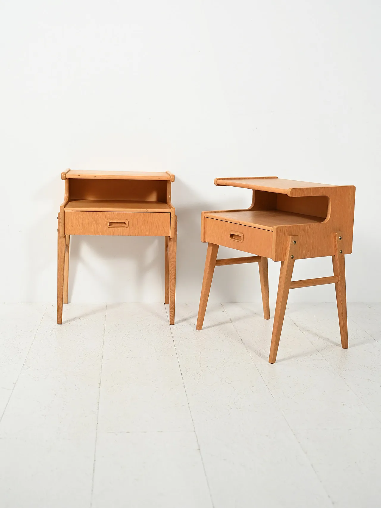 Pair of Scandinavian shaped bedside tables in oak, 60s 2