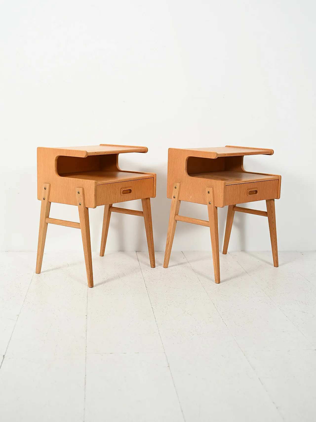 Pair of Scandinavian shaped bedside tables in oak, 60s 4