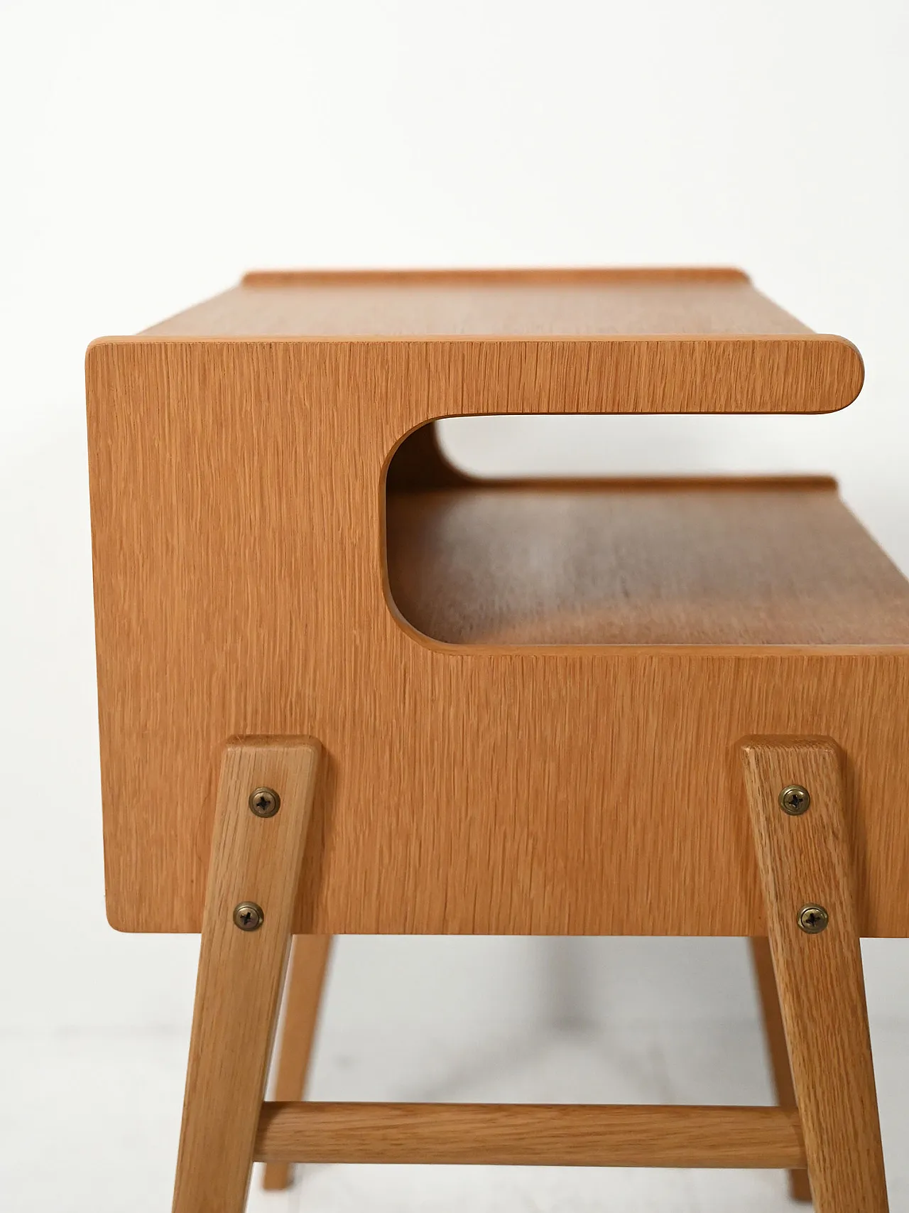Pair of Scandinavian shaped bedside tables in oak, 60s 6