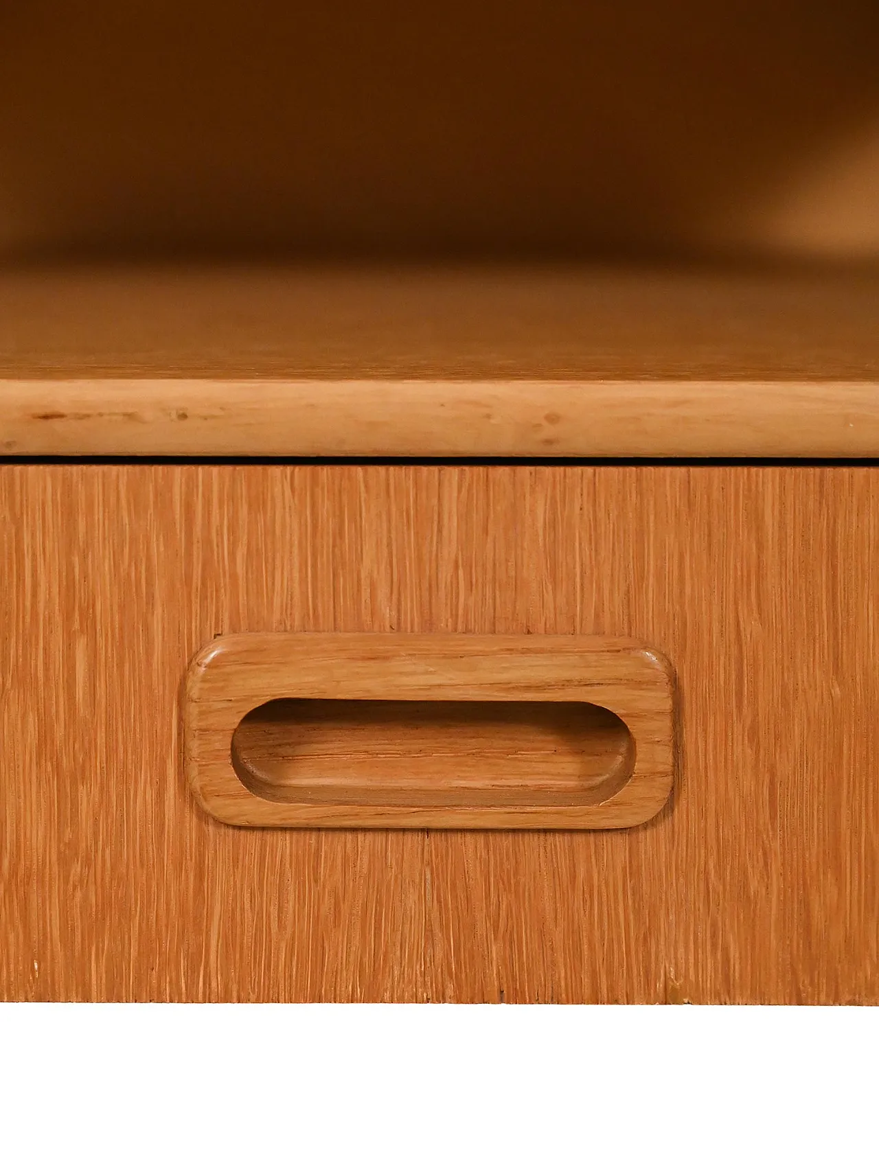 Pair of Scandinavian shaped bedside tables in oak, 60s 7