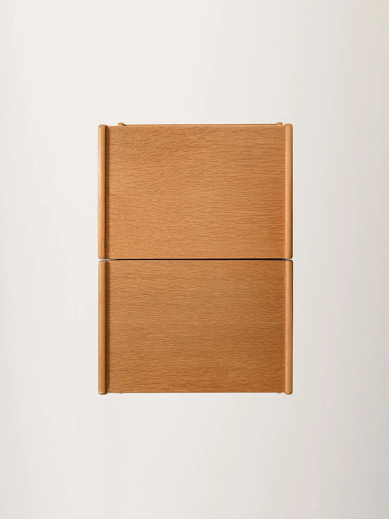 Pair of Scandinavian shaped bedside tables in oak, 60s 9