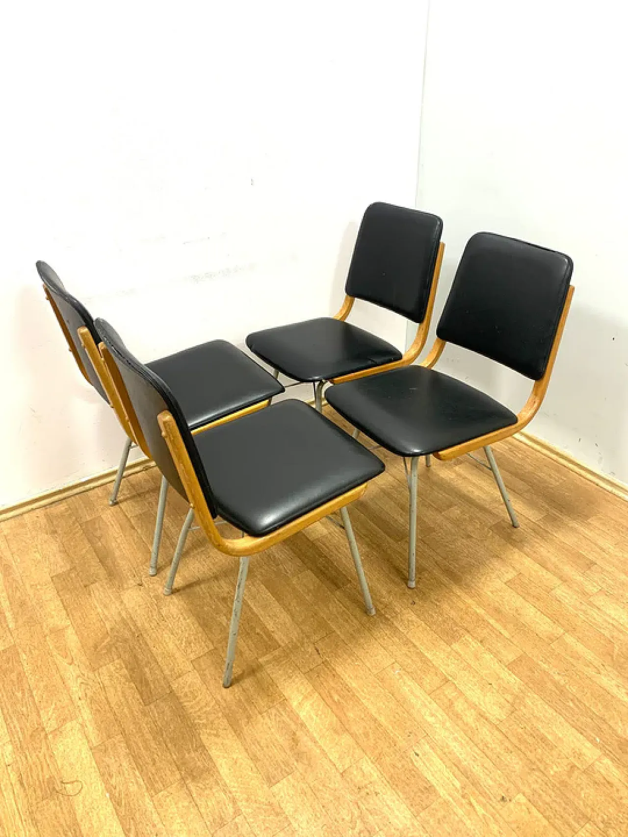 4 sedie da pranzo di Miroslav Navrátil per TON, anni '60 2