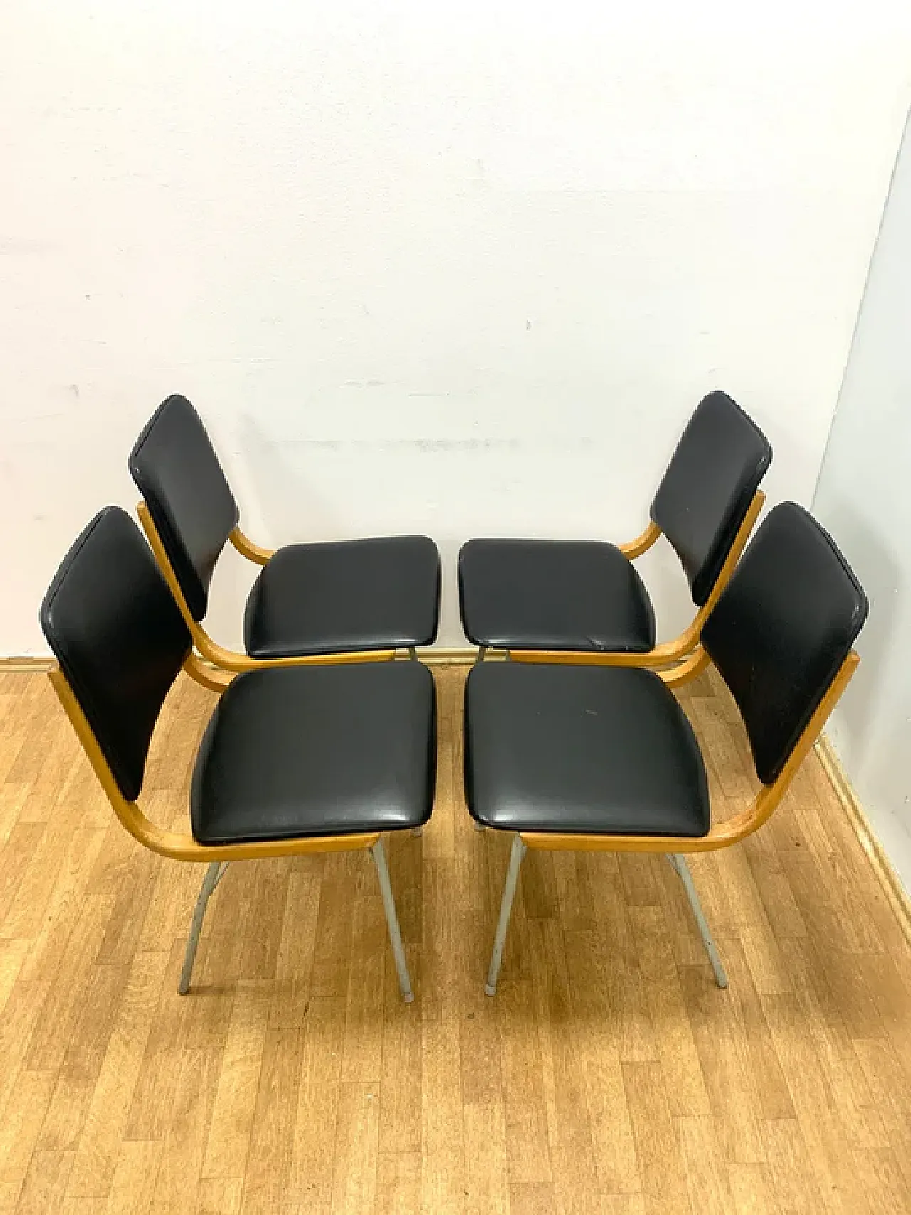 4 sedie da pranzo di Miroslav Navrátil per TON, anni '60 3